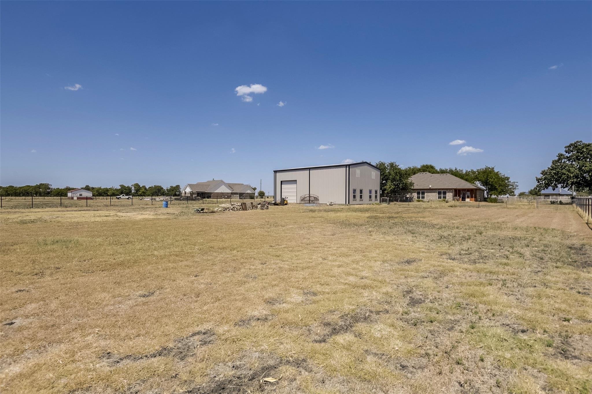 main property photo 23