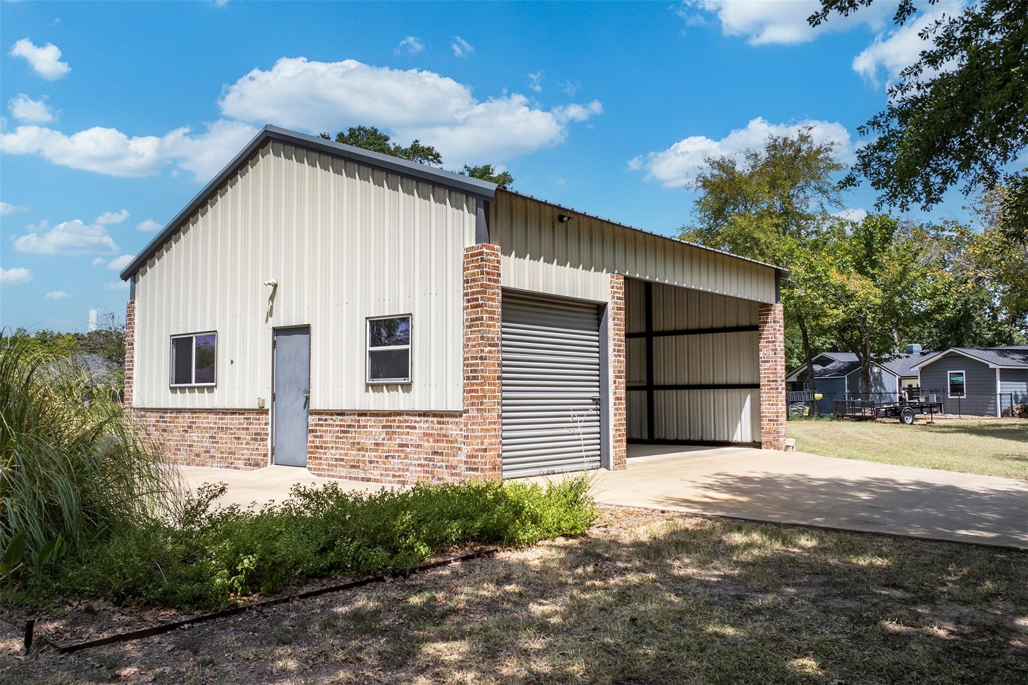 main property photo 27