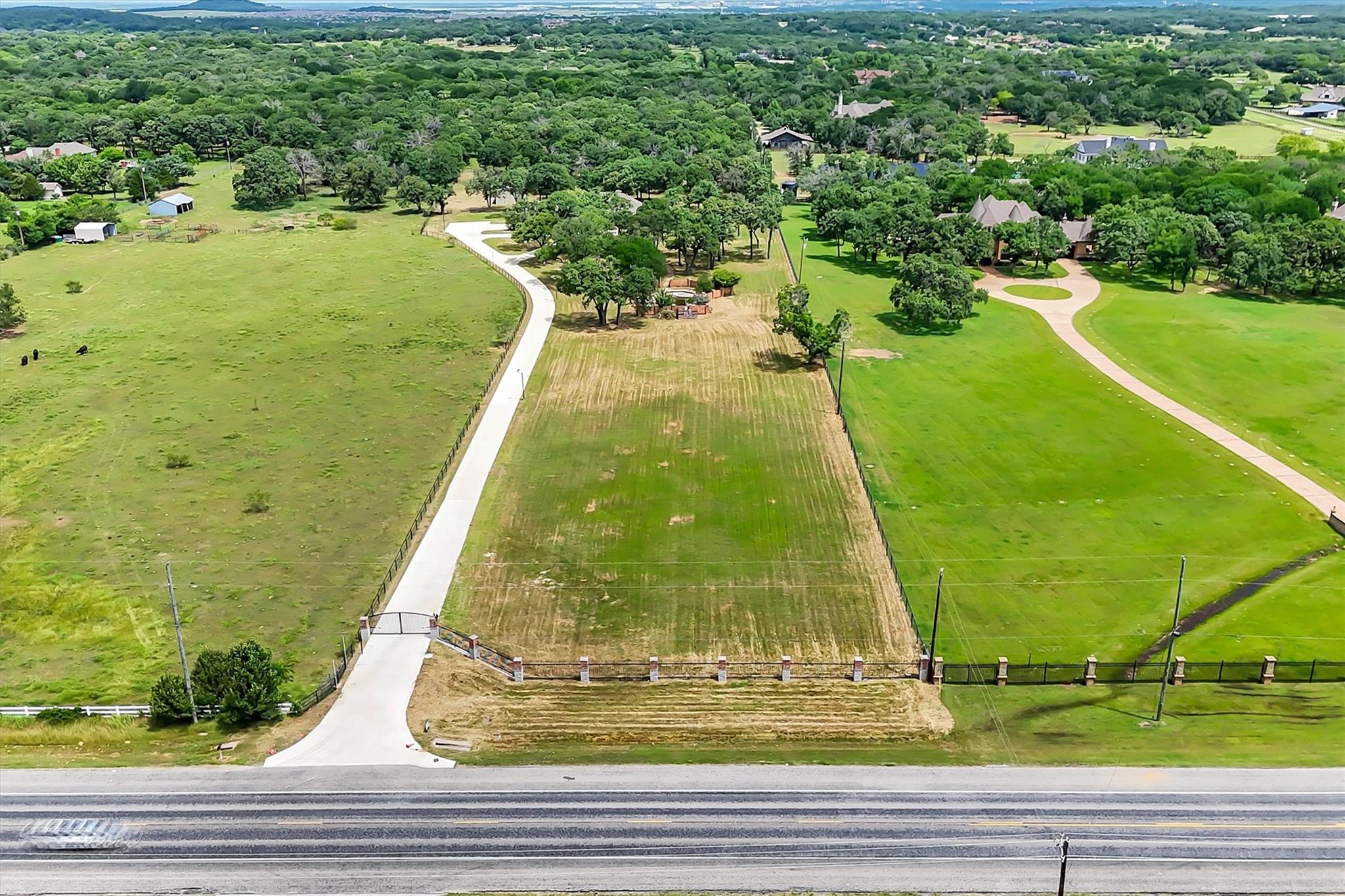 main property photo 10