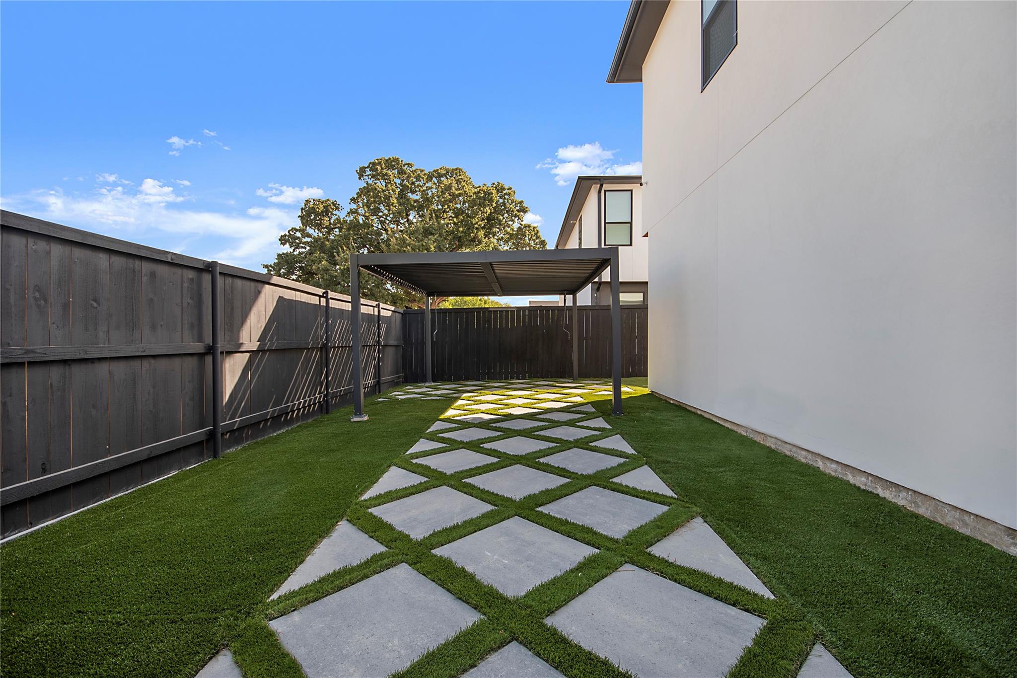 main property photo 28