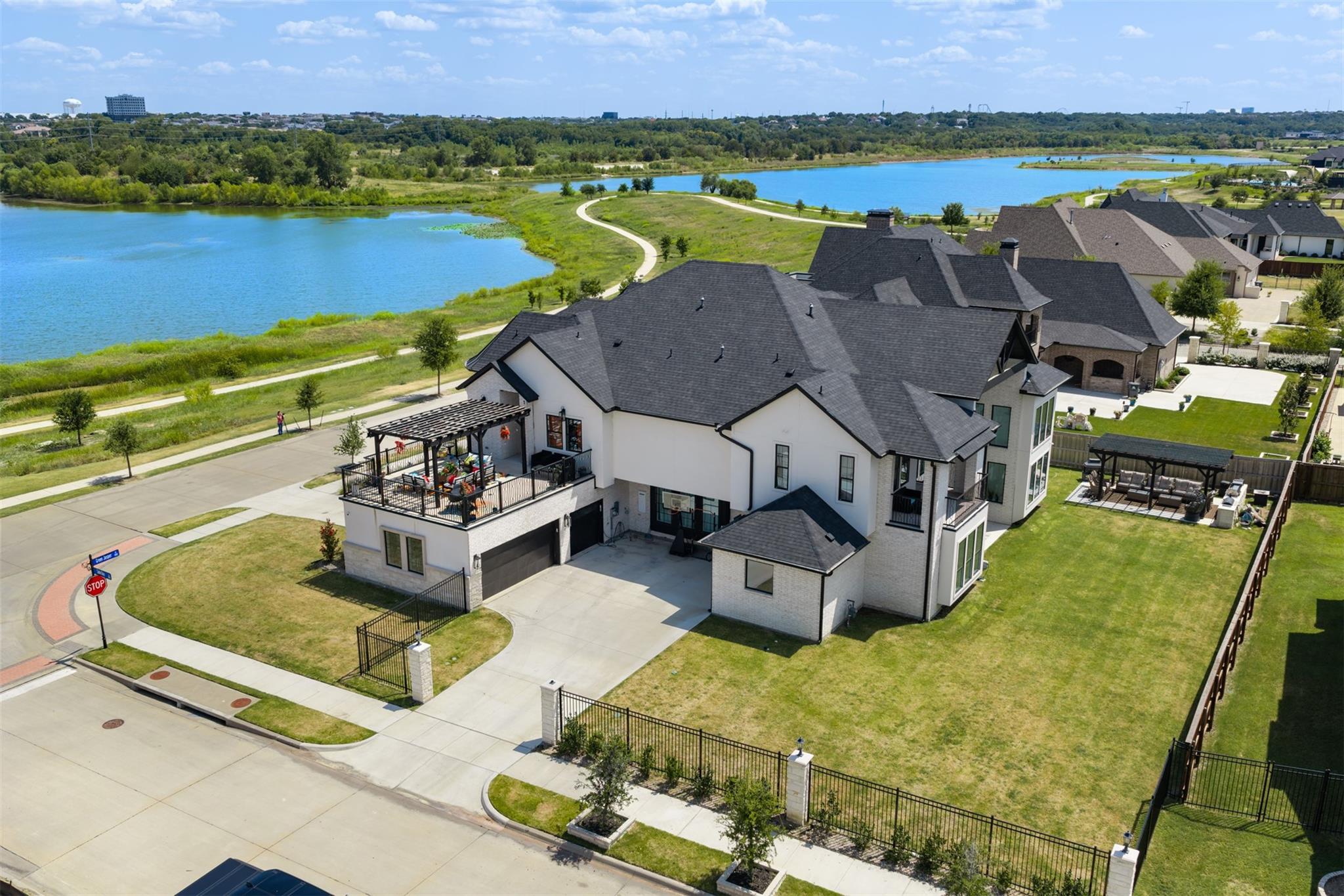 main property photo 31