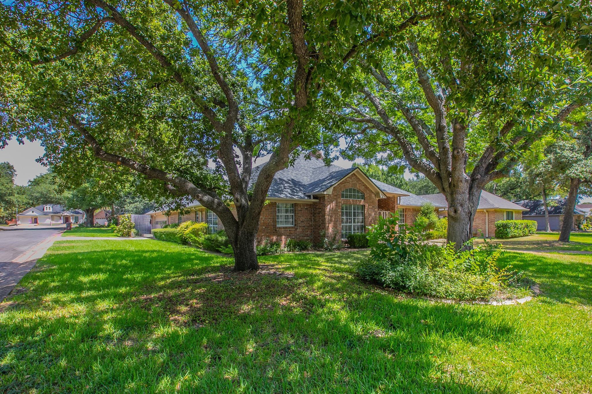 main property photo 28