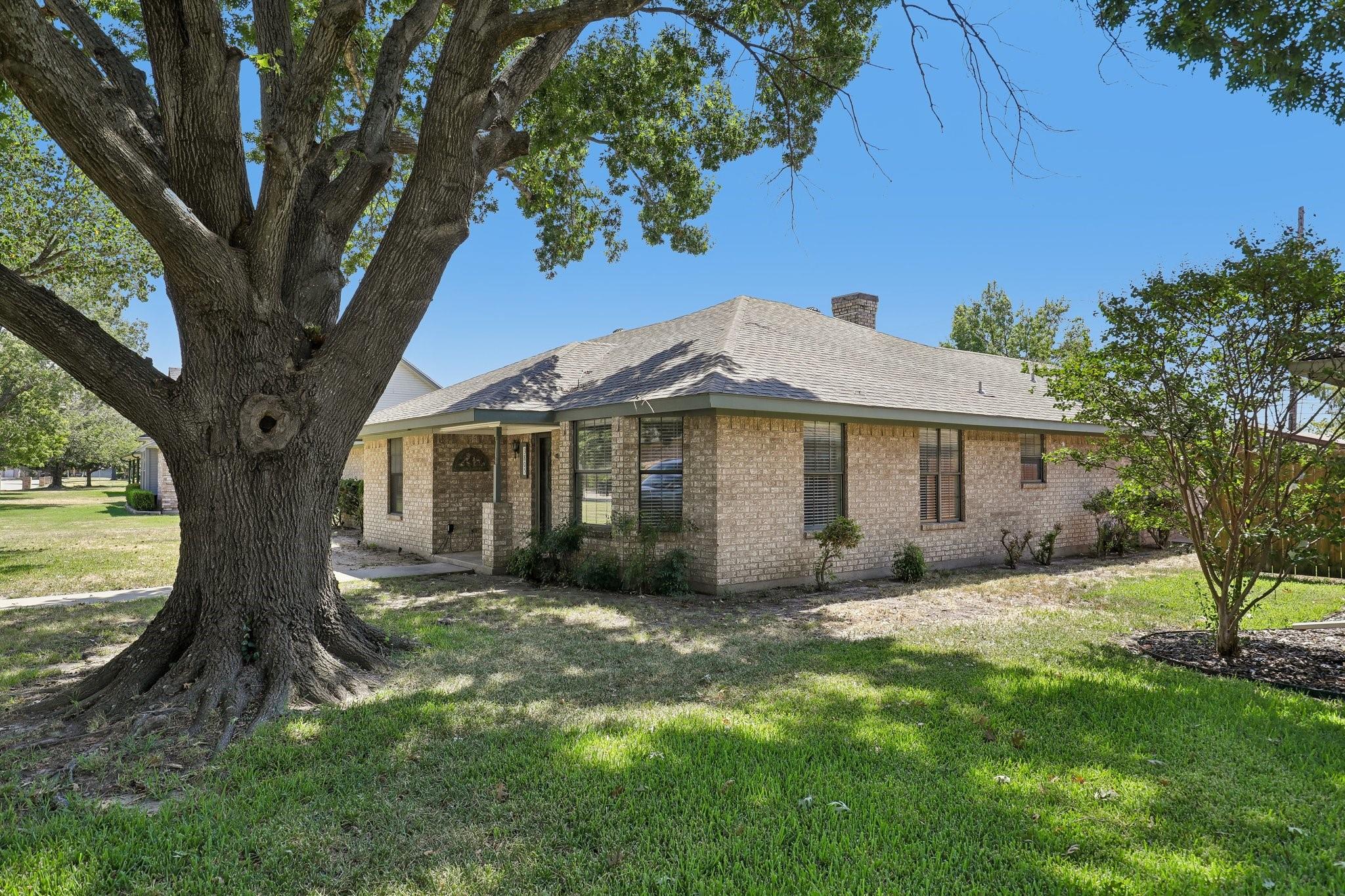 main property photo 3