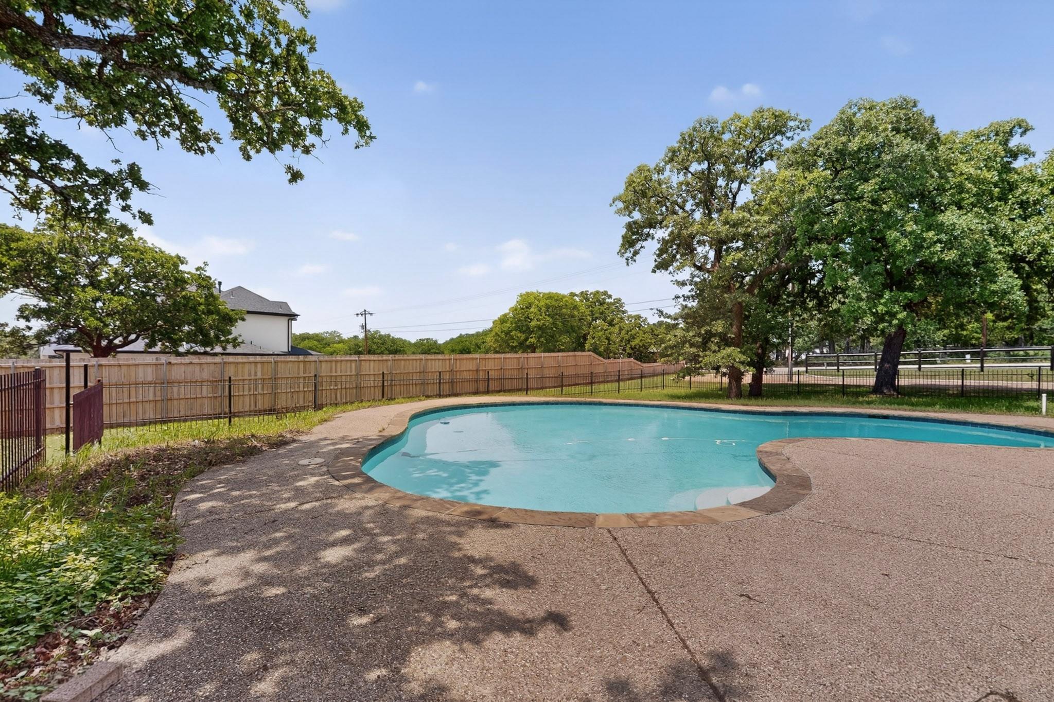 main property photo 18
