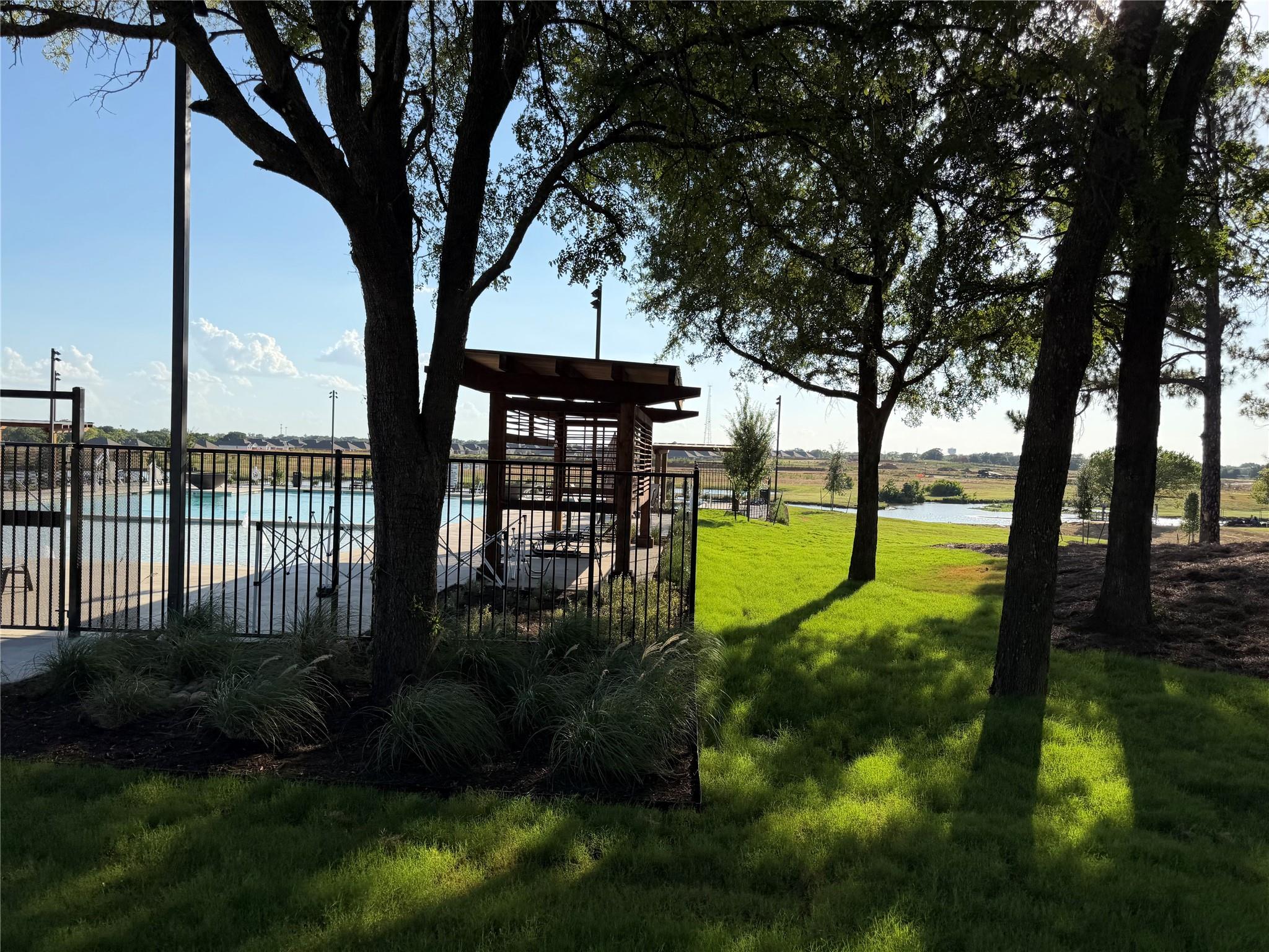 main property photo 16