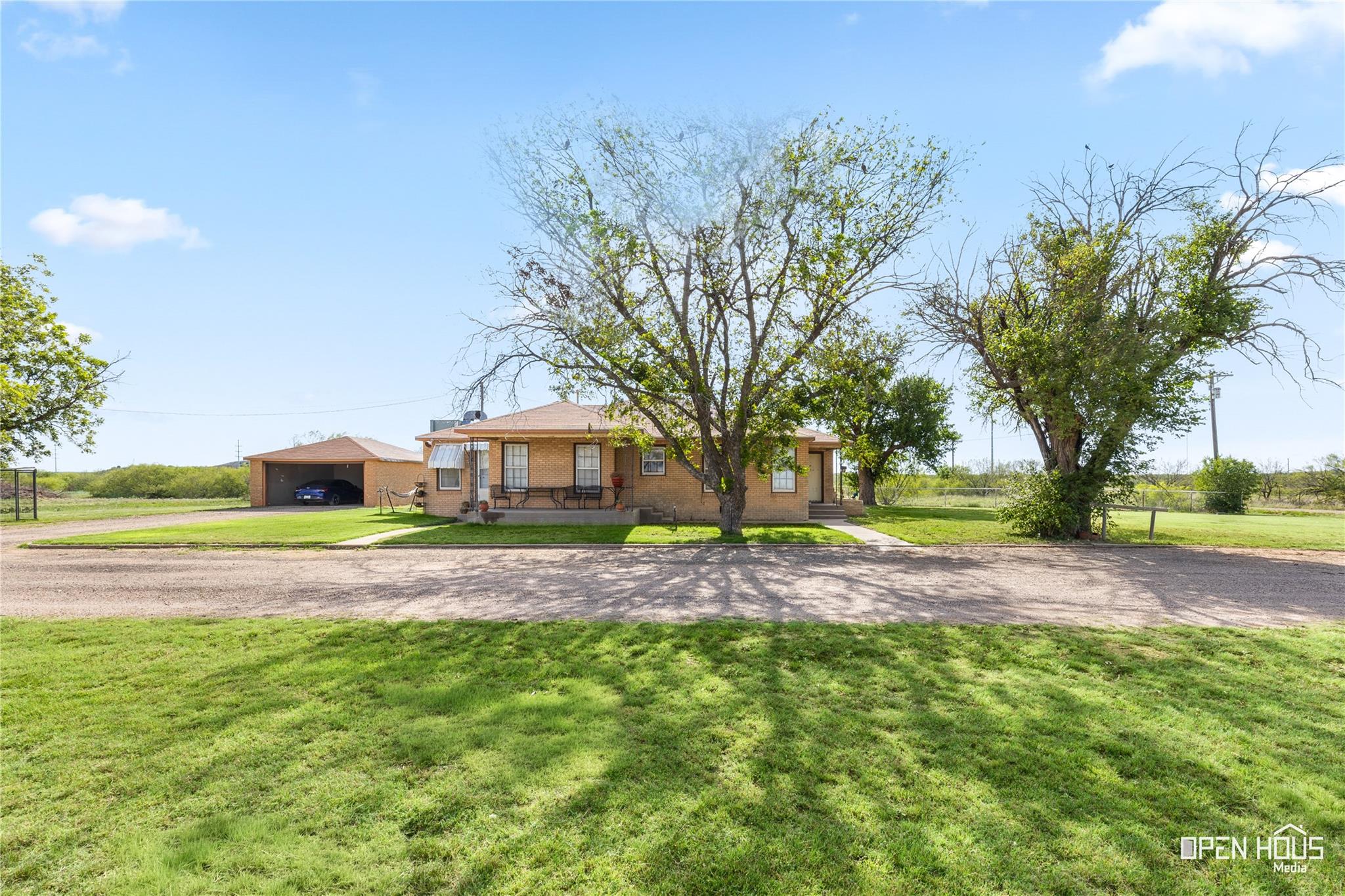 main property photo 28