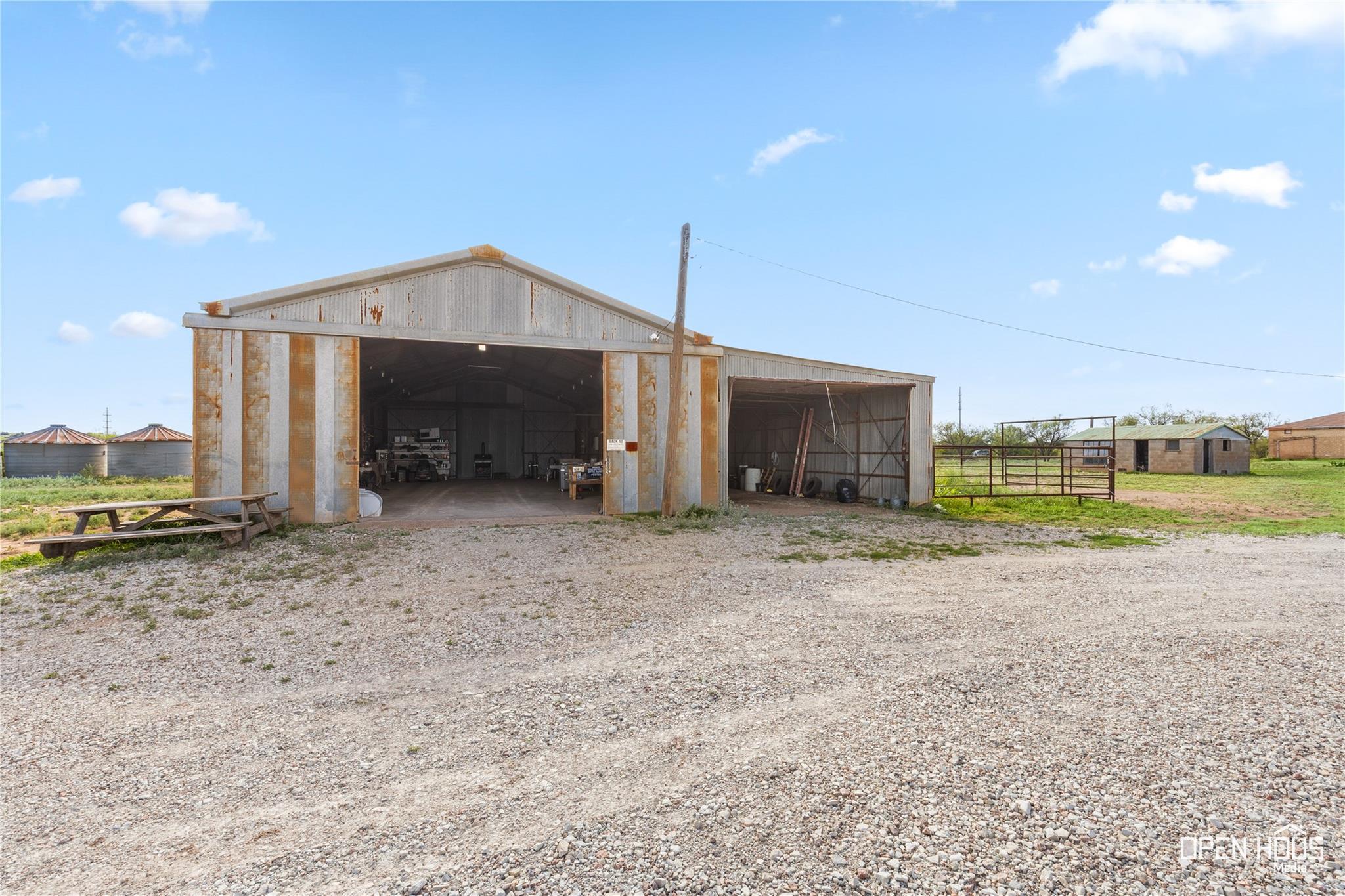 main property photo 33