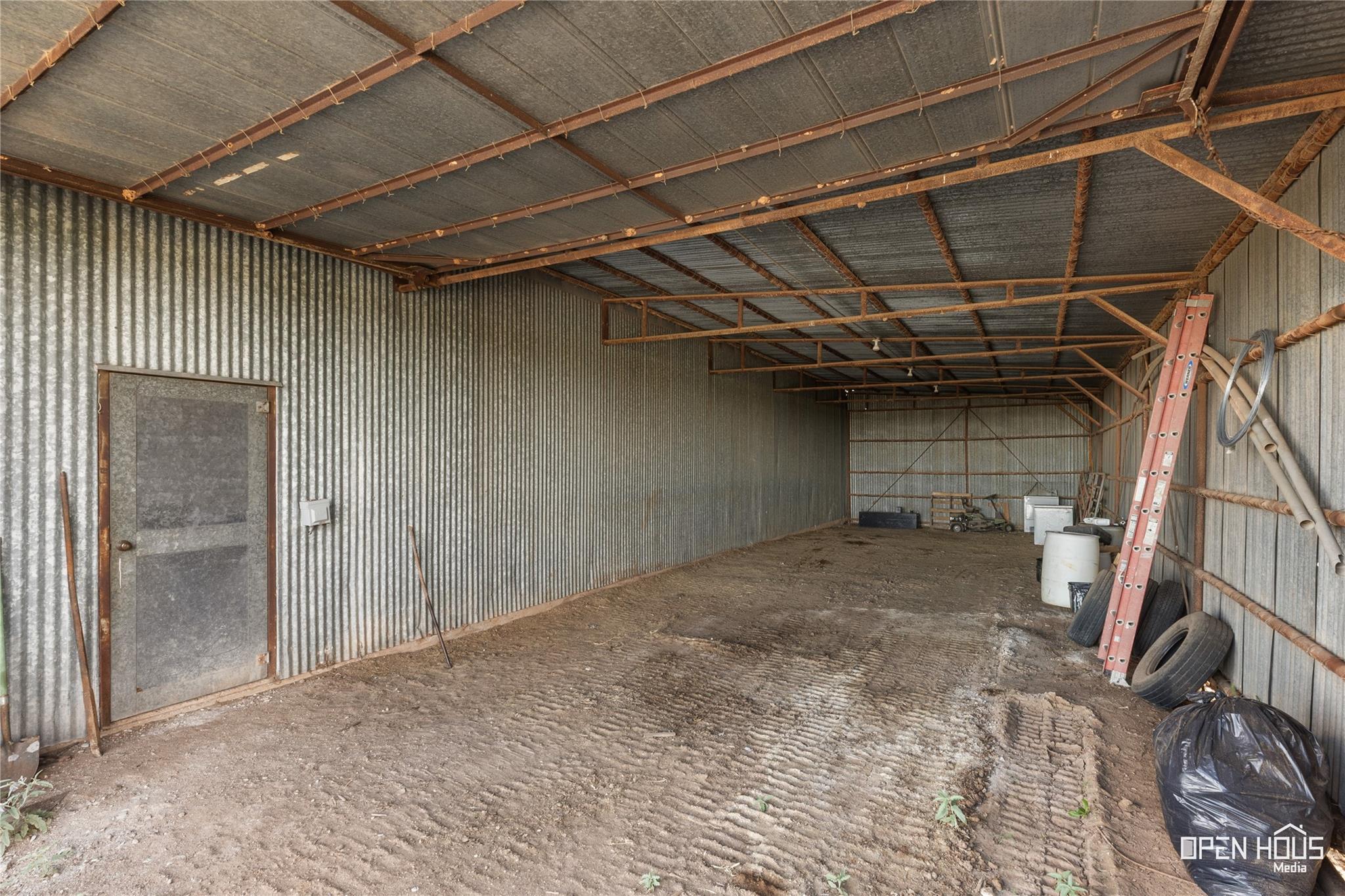 main property photo 34