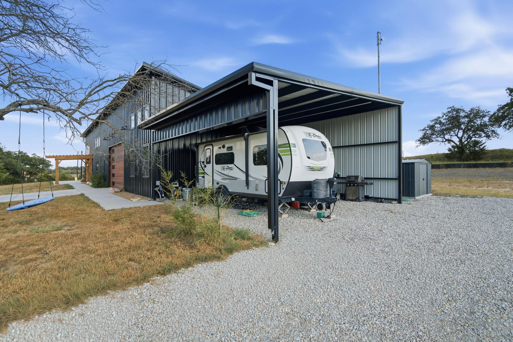 main property photo 37