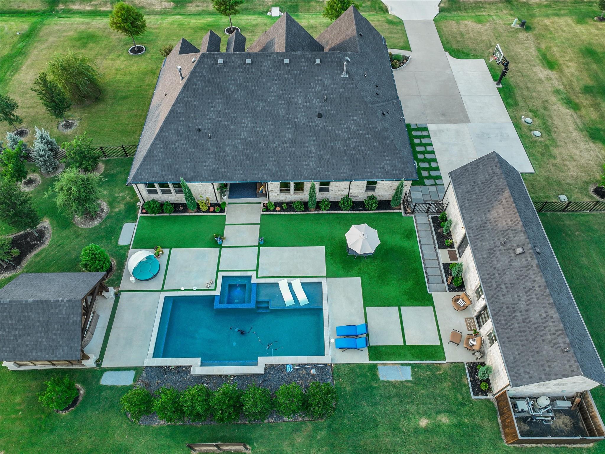 main property photo 3