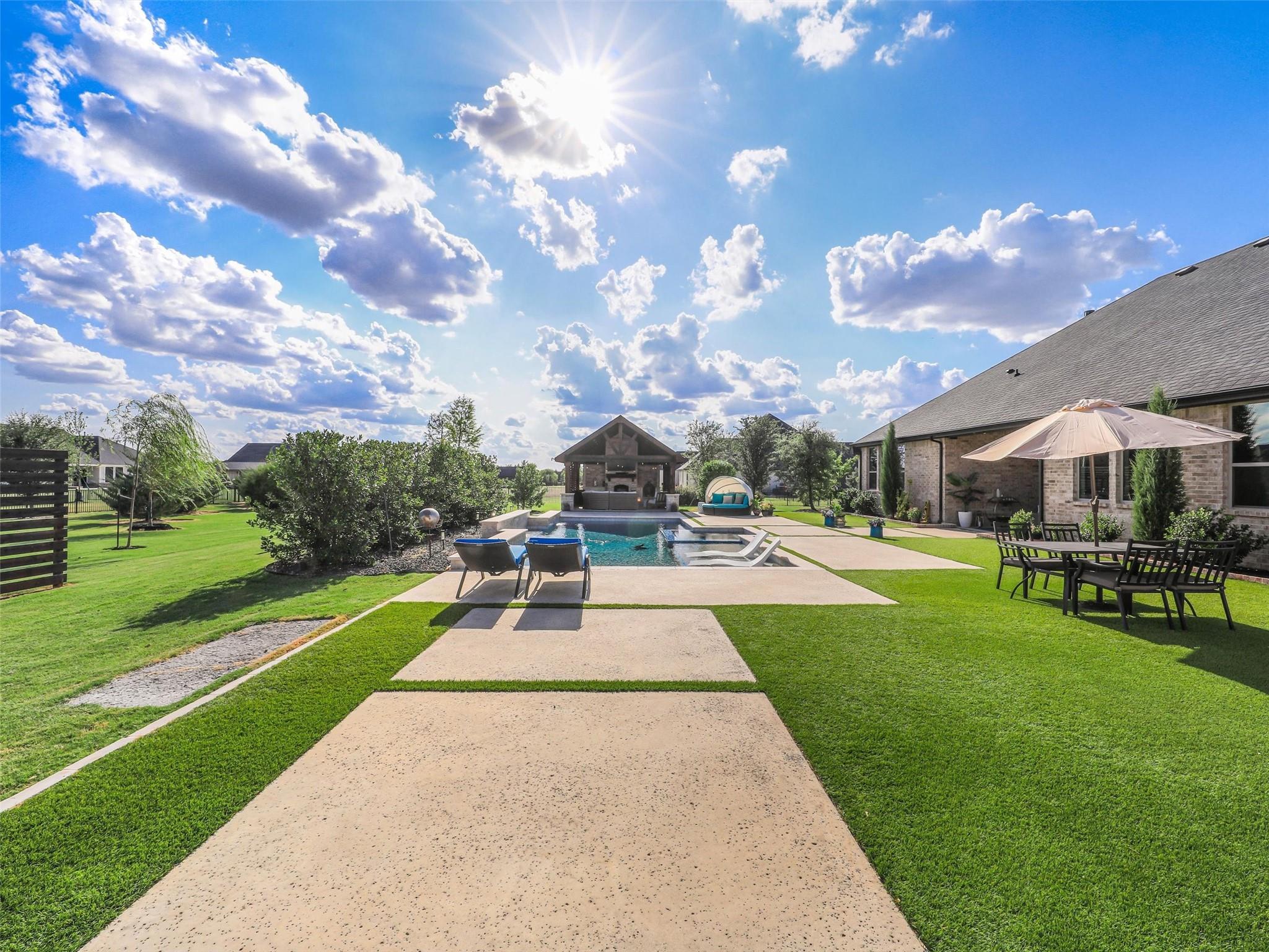 main property photo 33