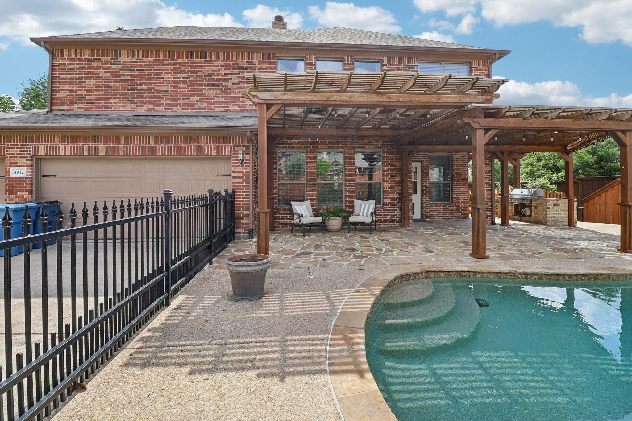 main property photo 33