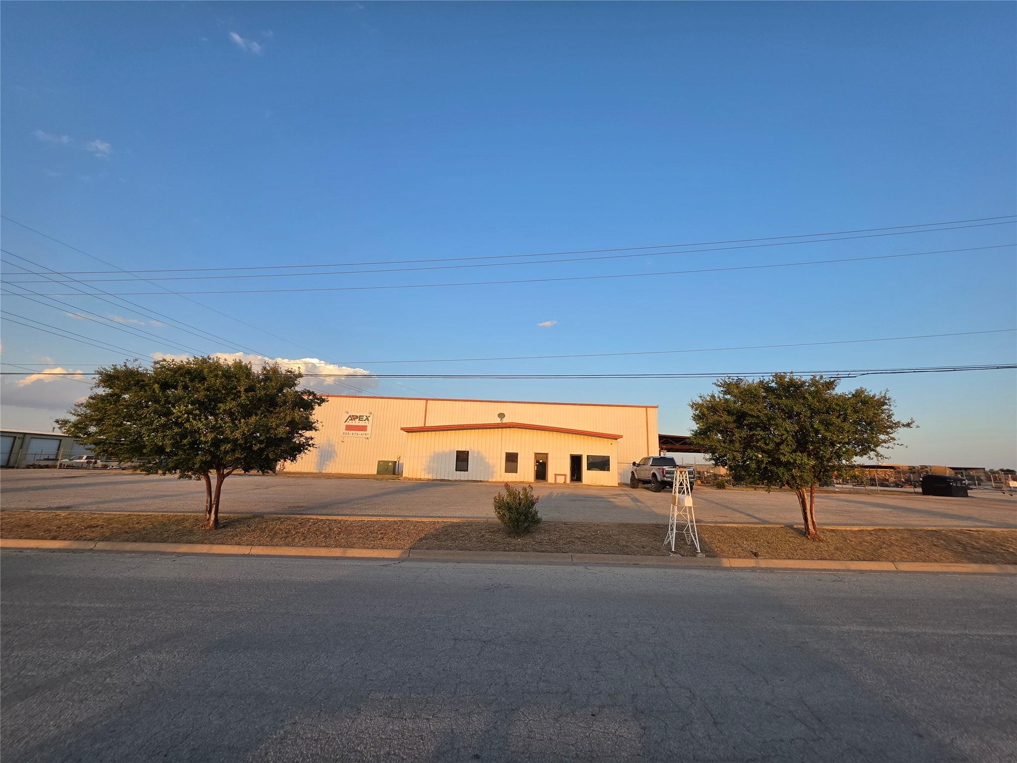 main property photo 10