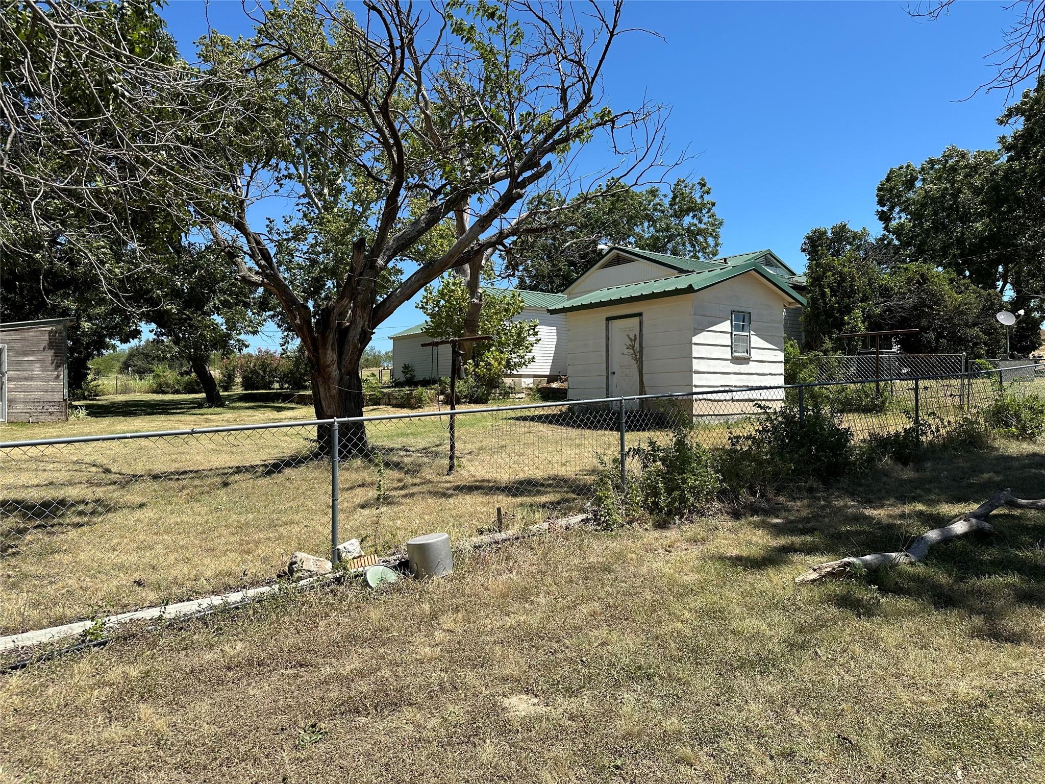 main property photo 9