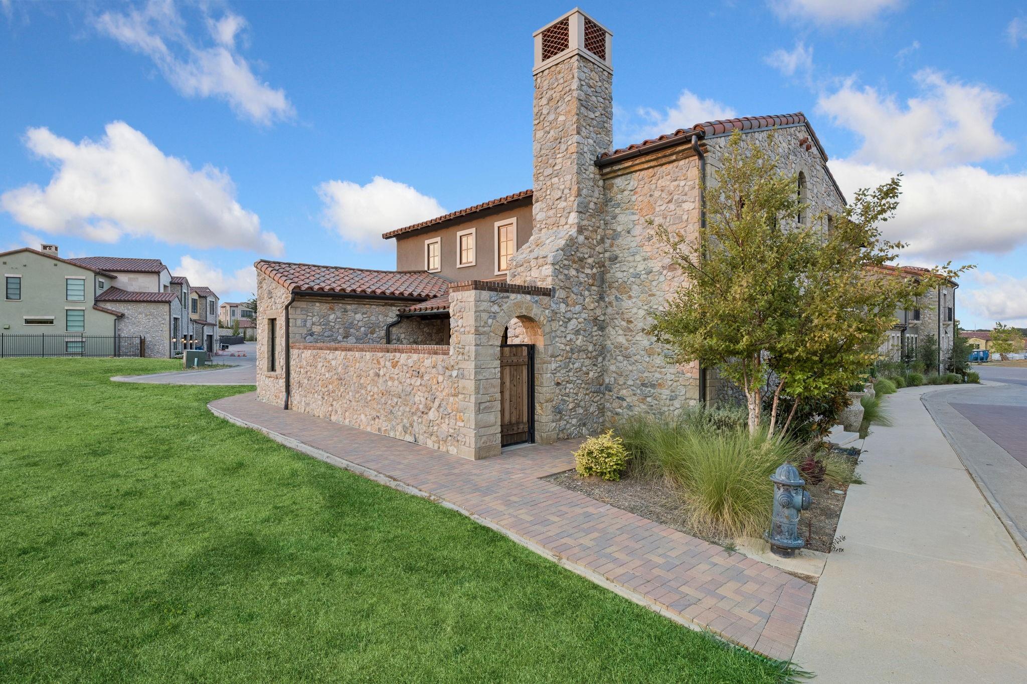 main property photo 2