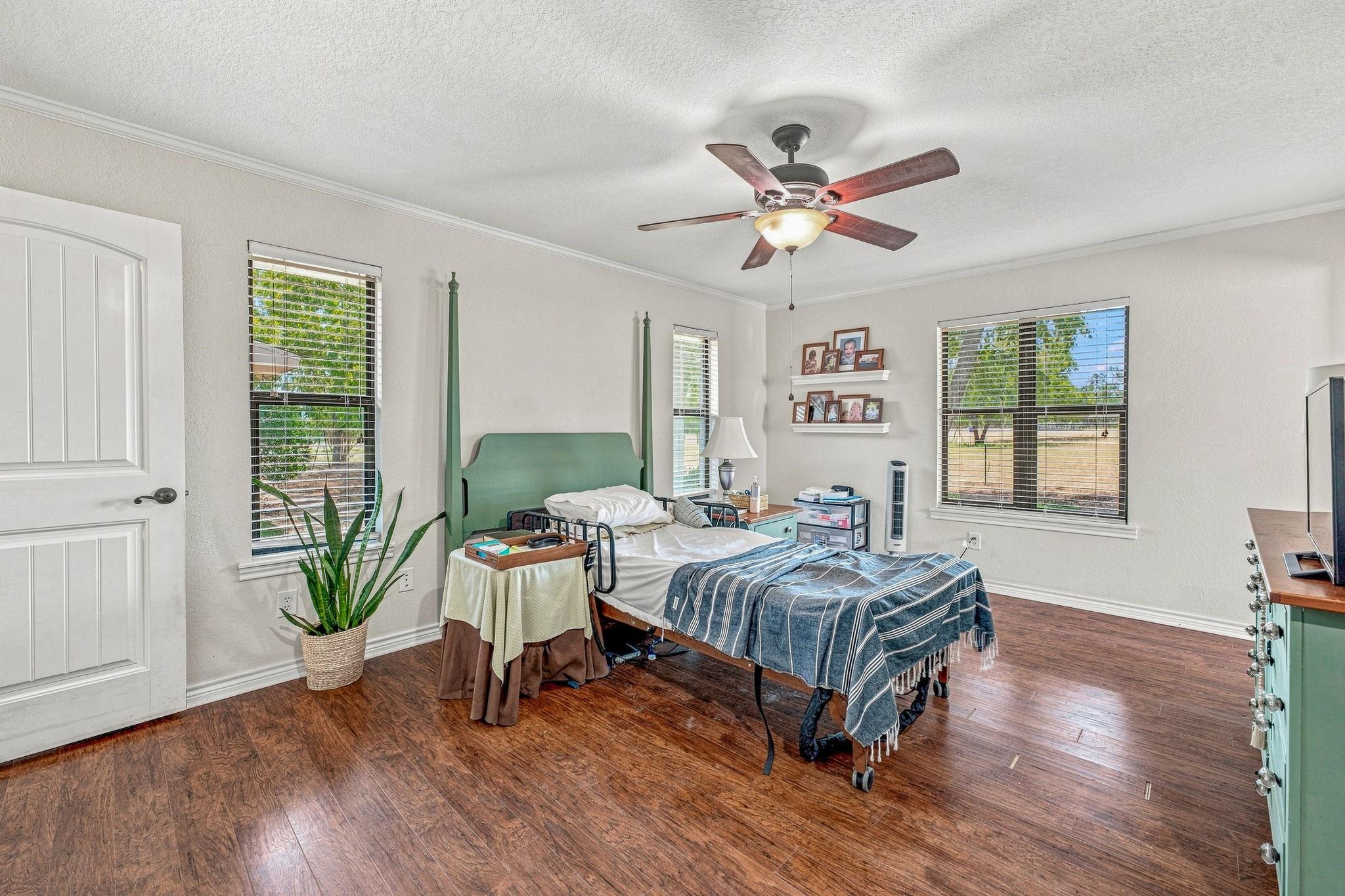 main property photo 16