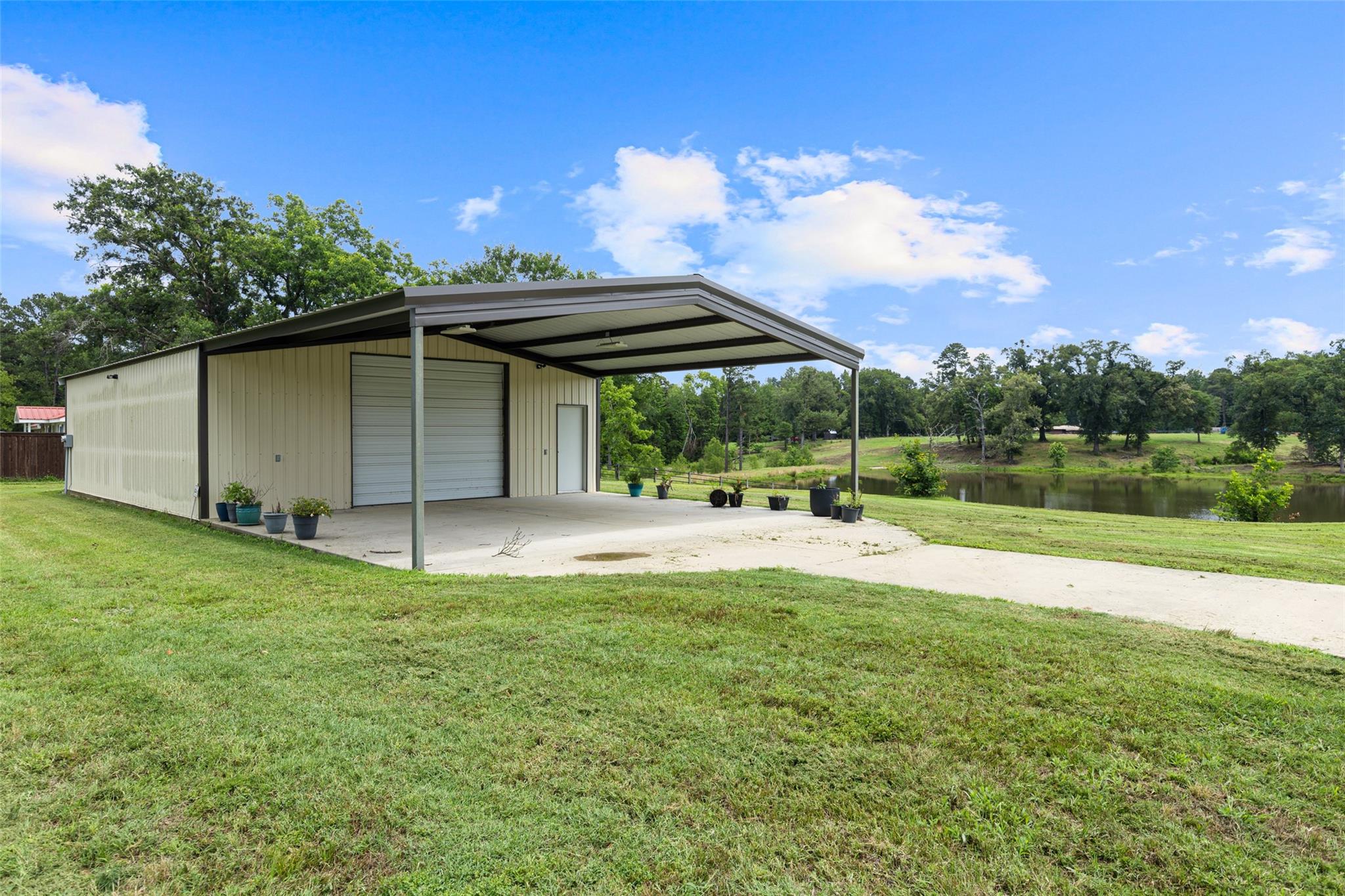 main property photo 32