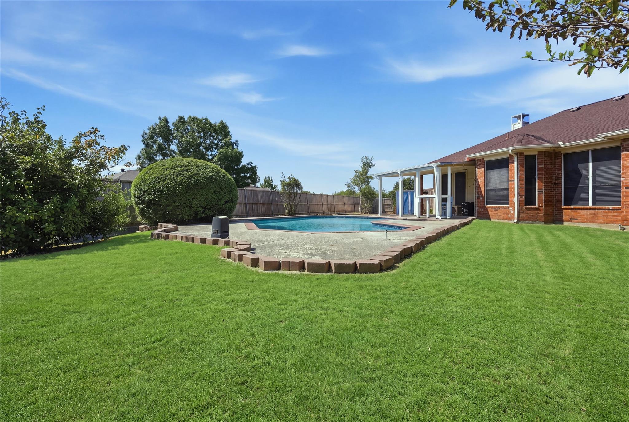 main property photo 16