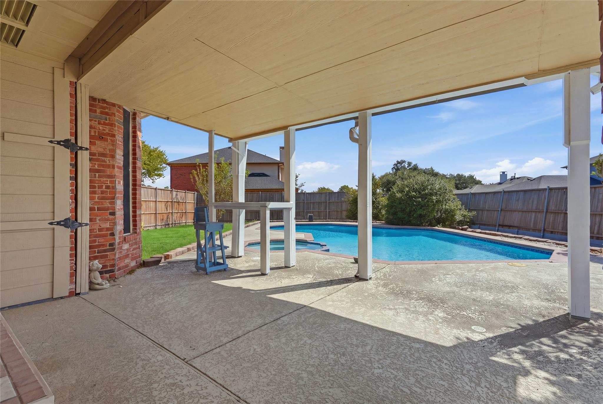 main property photo 17