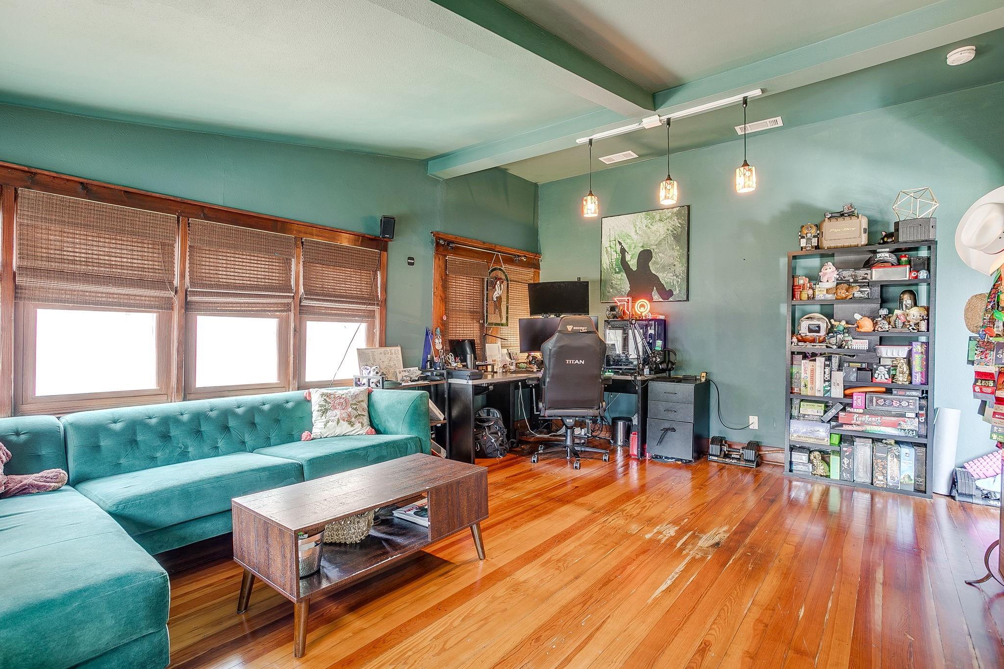 main property photo 25