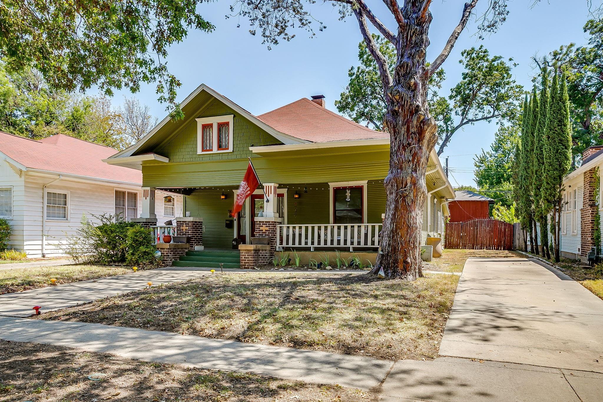 main property photo 6