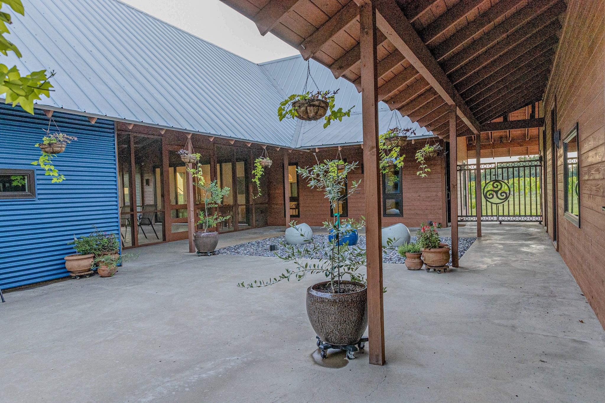 main property photo 18