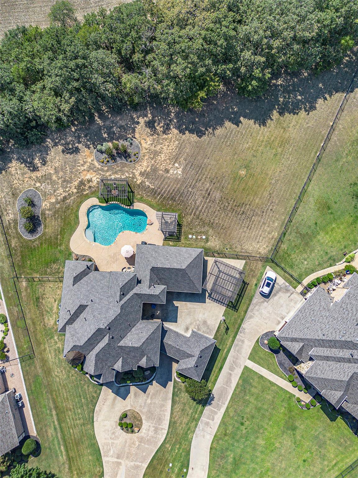 main property photo 37