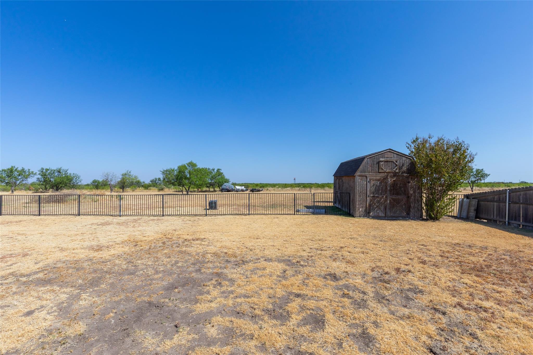 main property photo 30