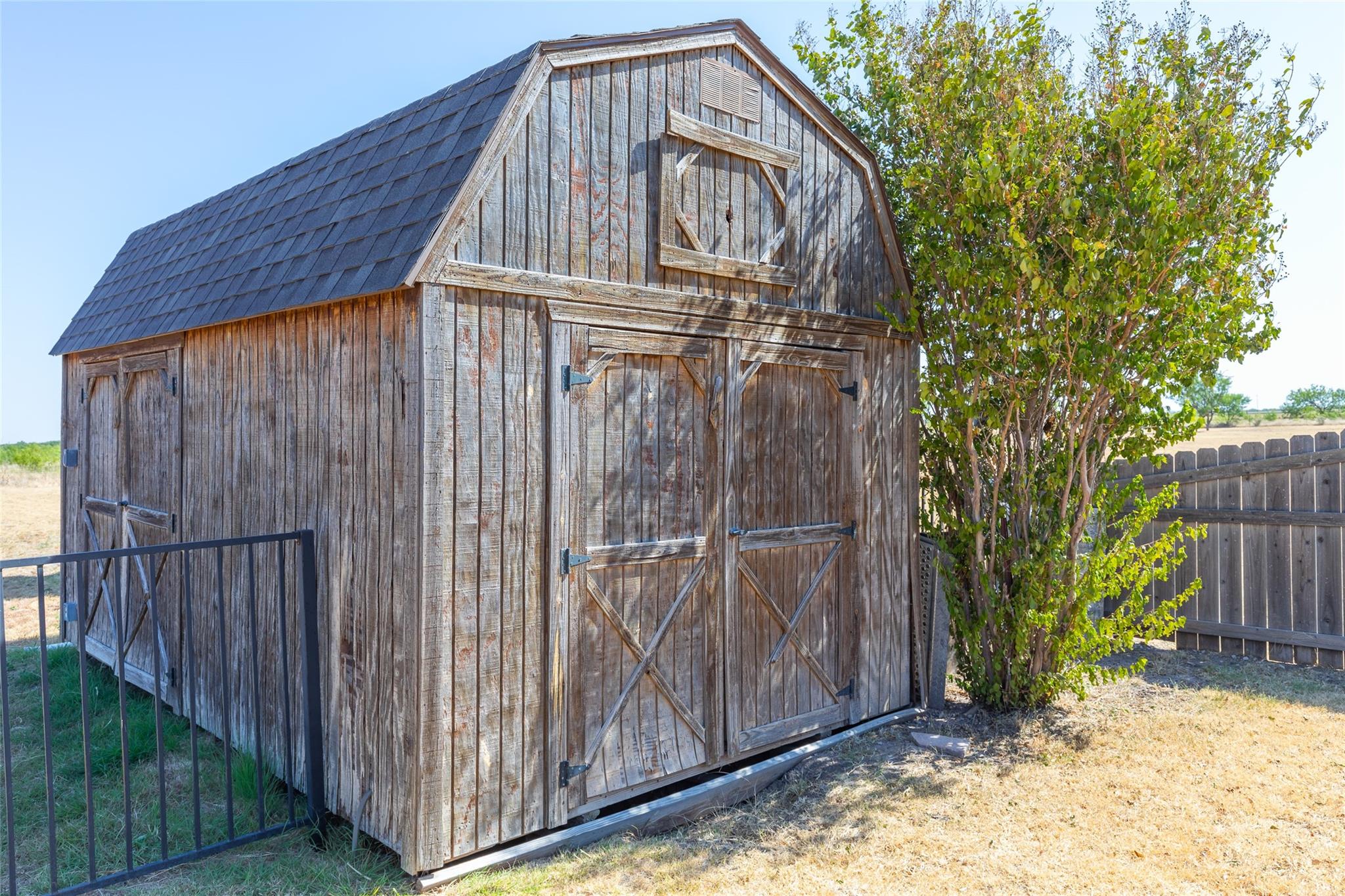 main property photo 31