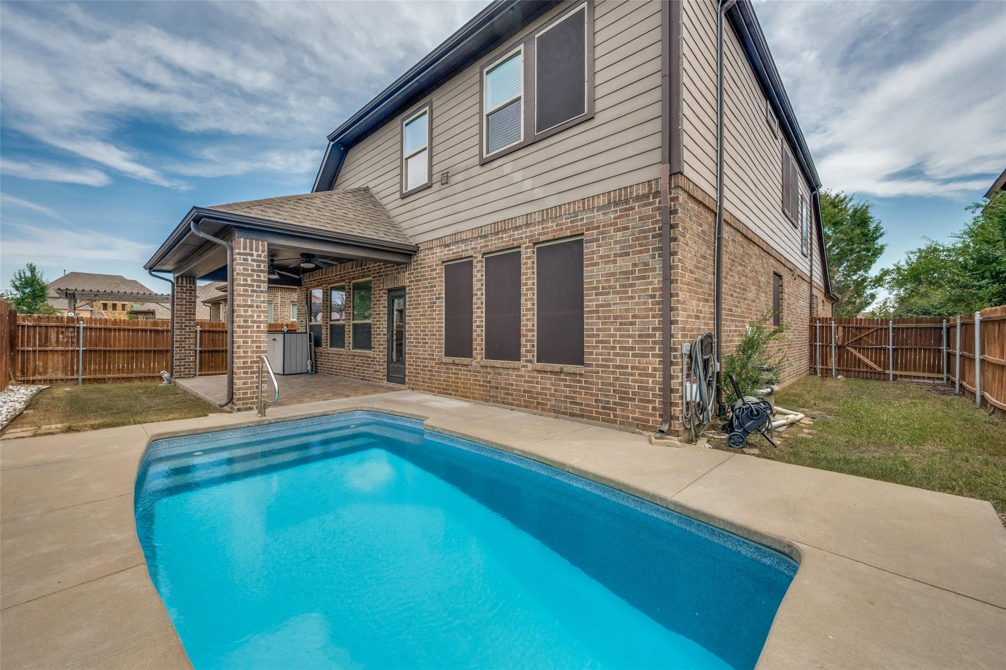 main property photo 23
