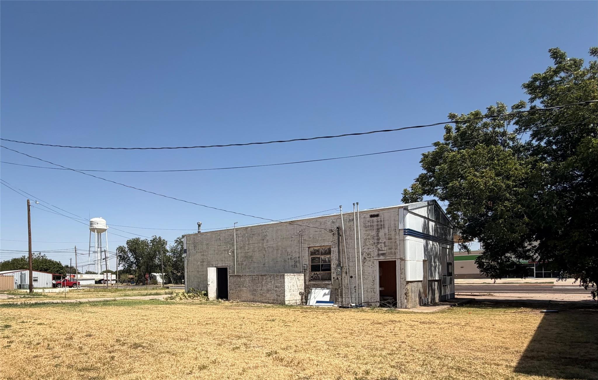 main property photo 11