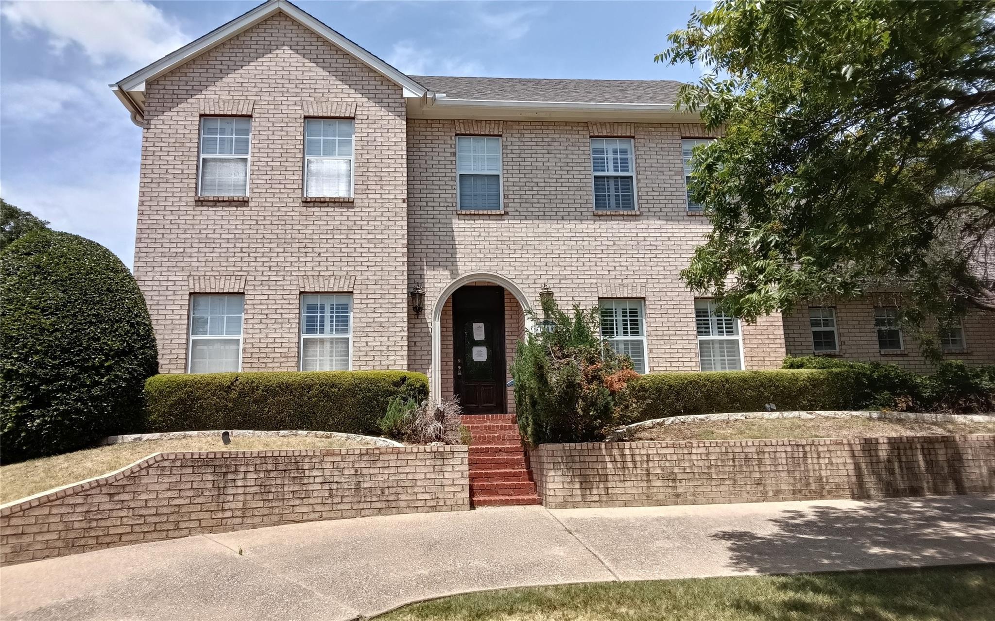 main property photo 0