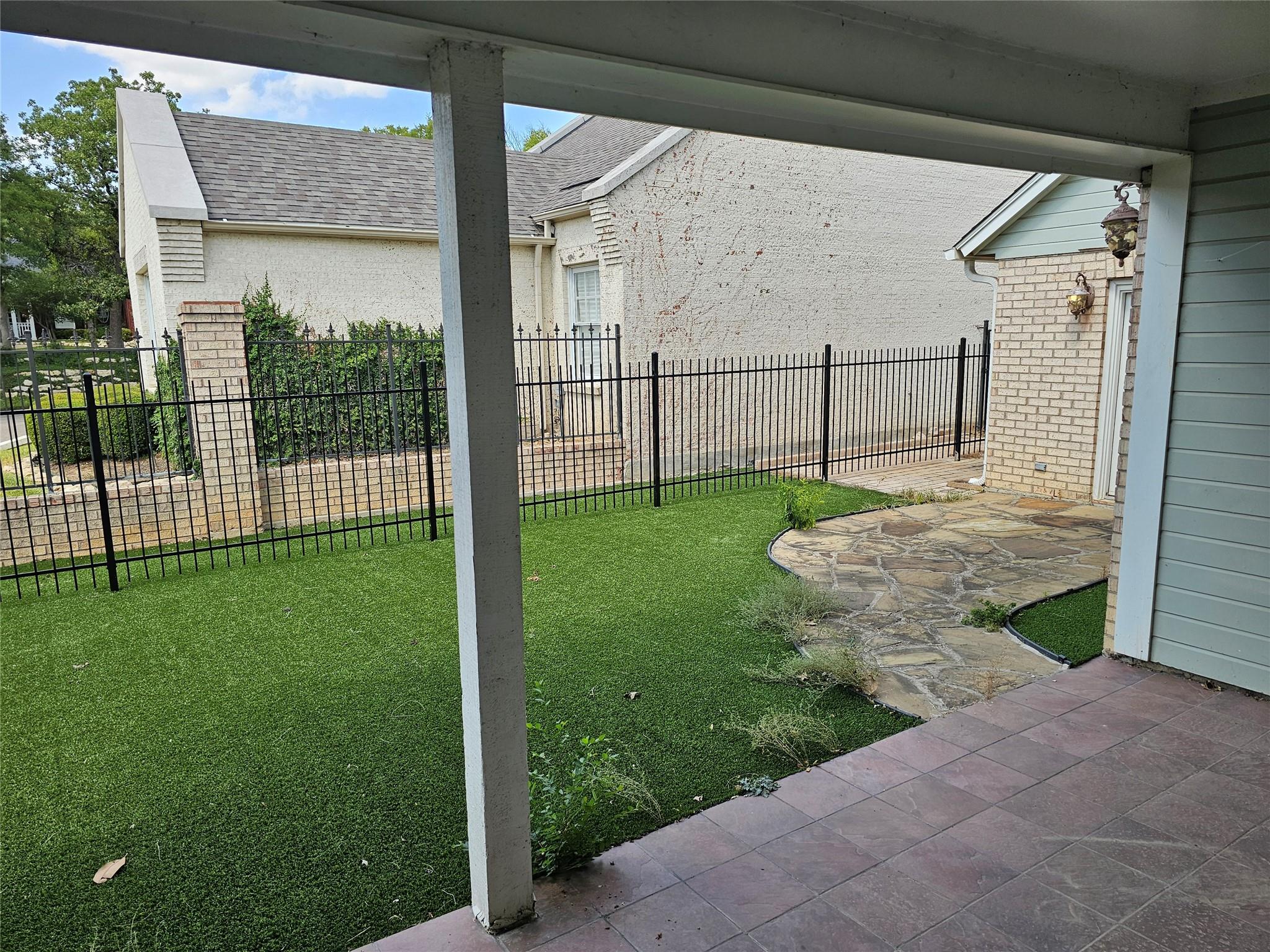 main property photo 23
