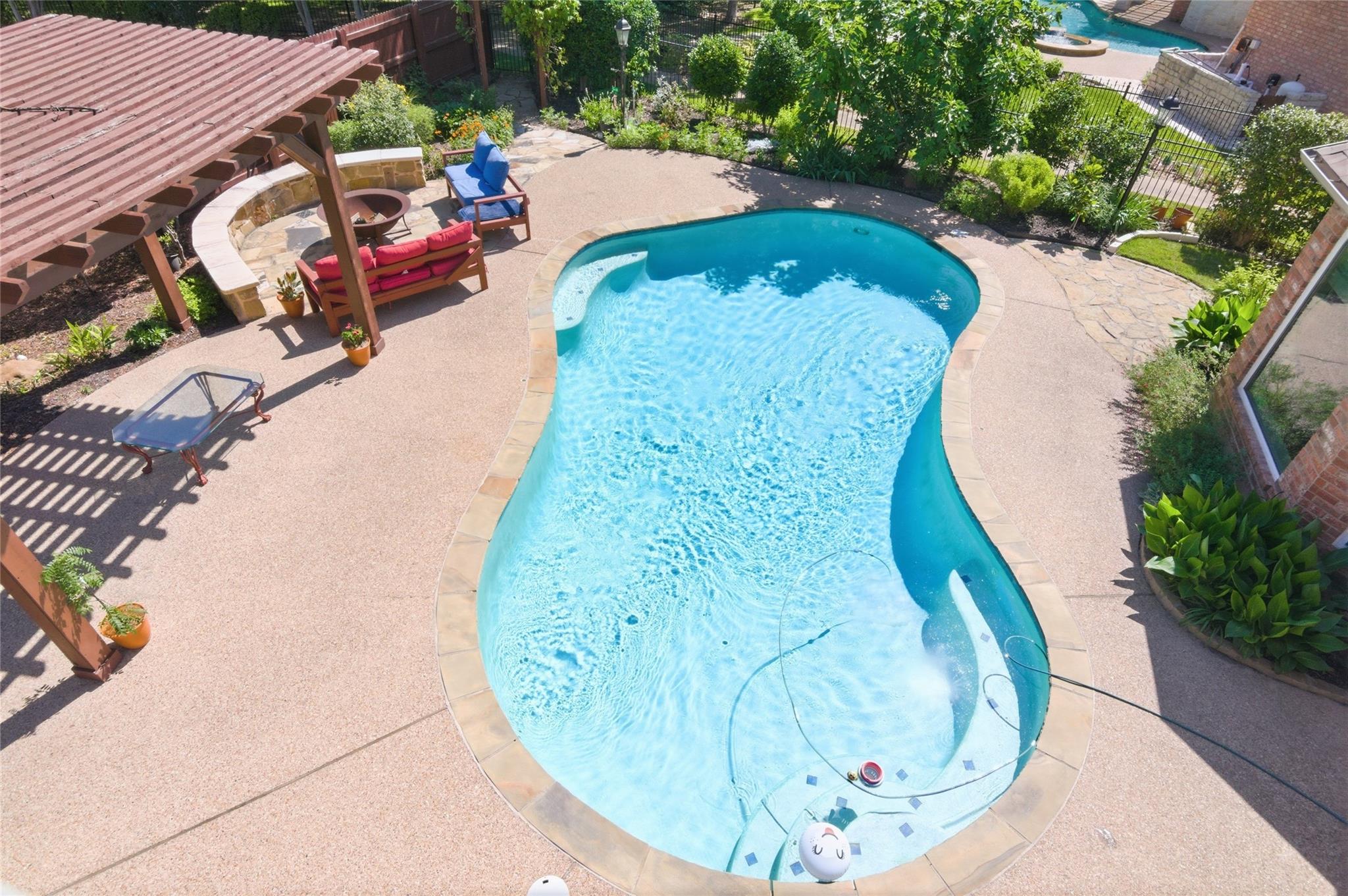 main property photo 37