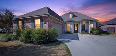 image of property with 4 Bed | 3 Bath | 2,372 Sqft