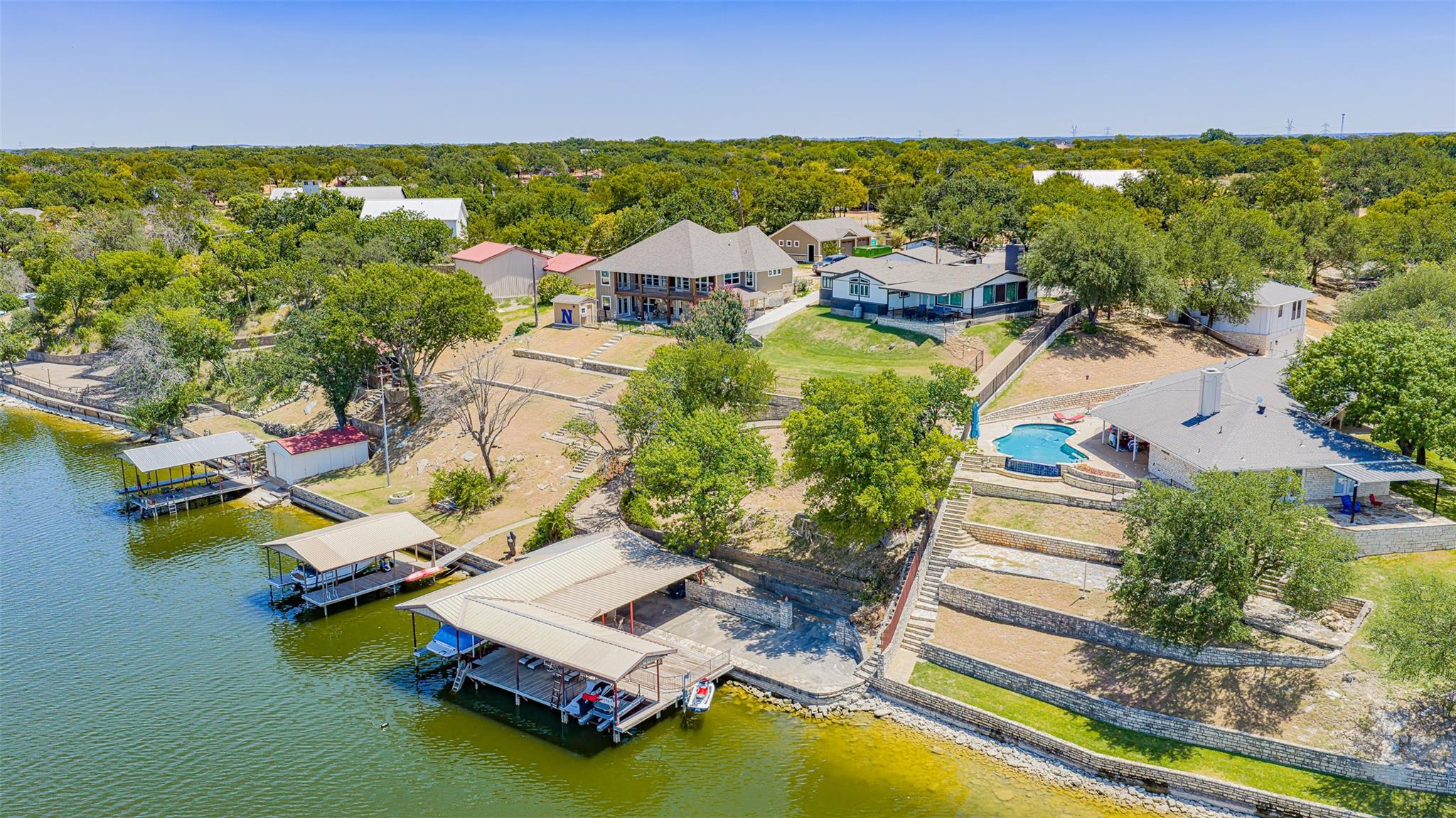 main property photo 28