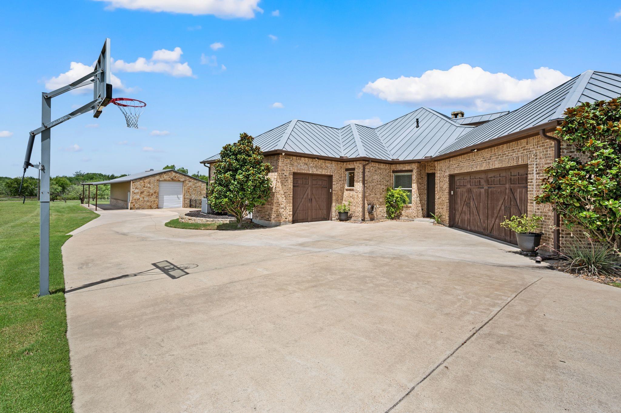 main property photo 29