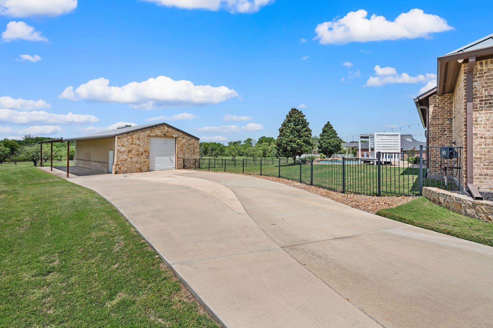 main property photo 30
