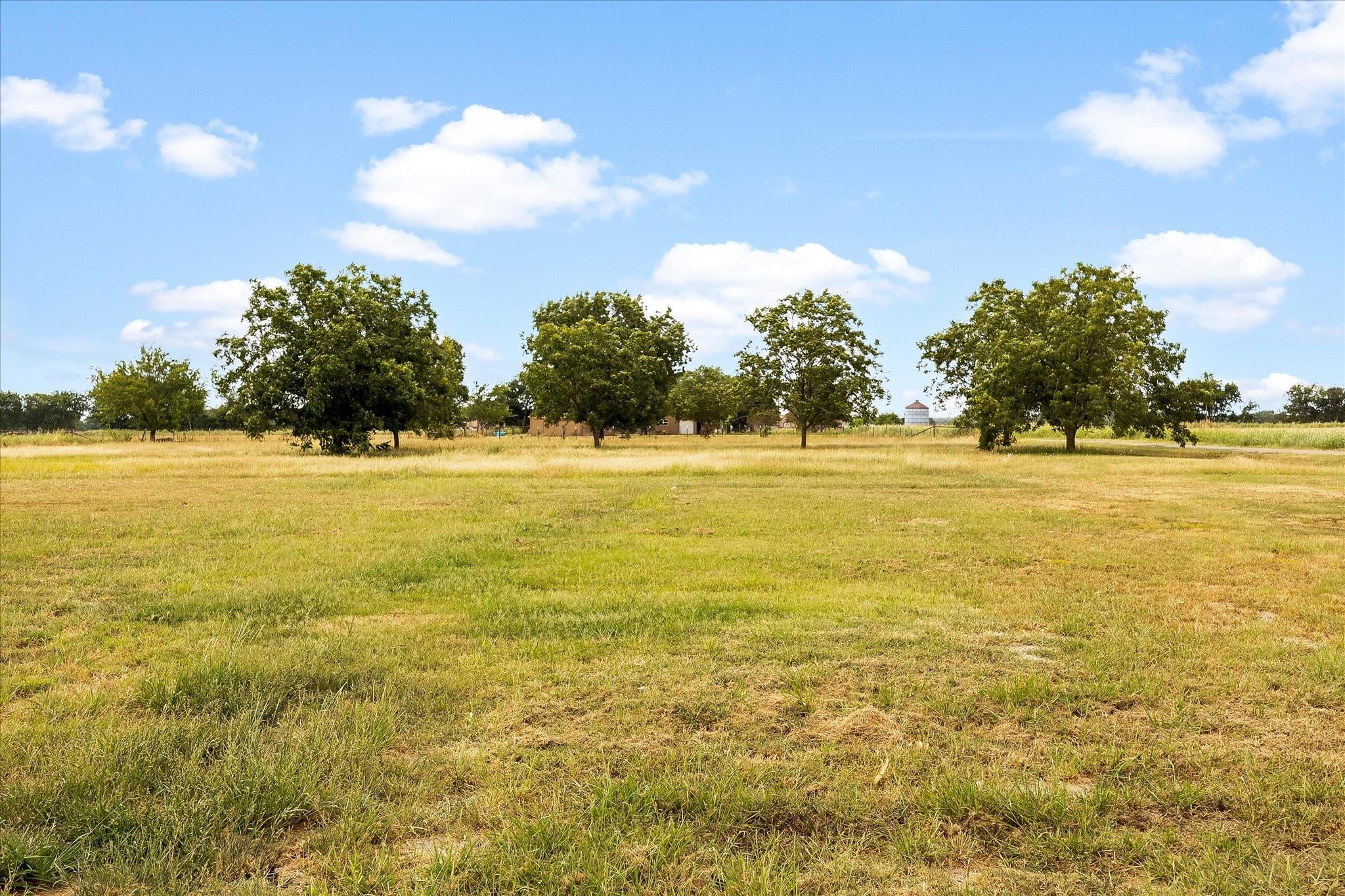 main property photo 27