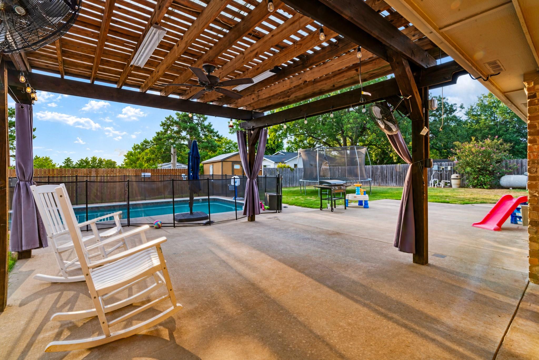 main property photo 13
