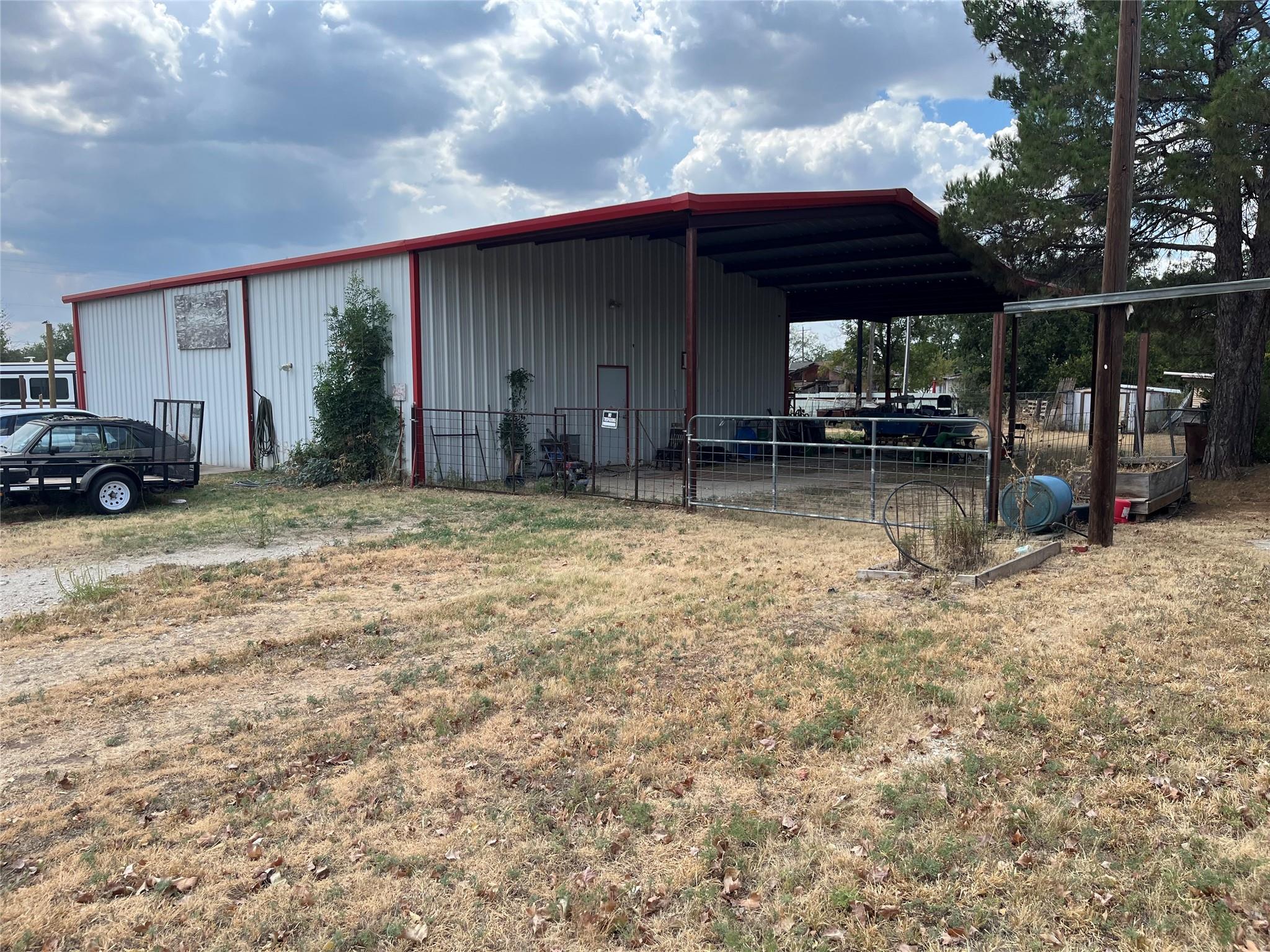 main property photo 30