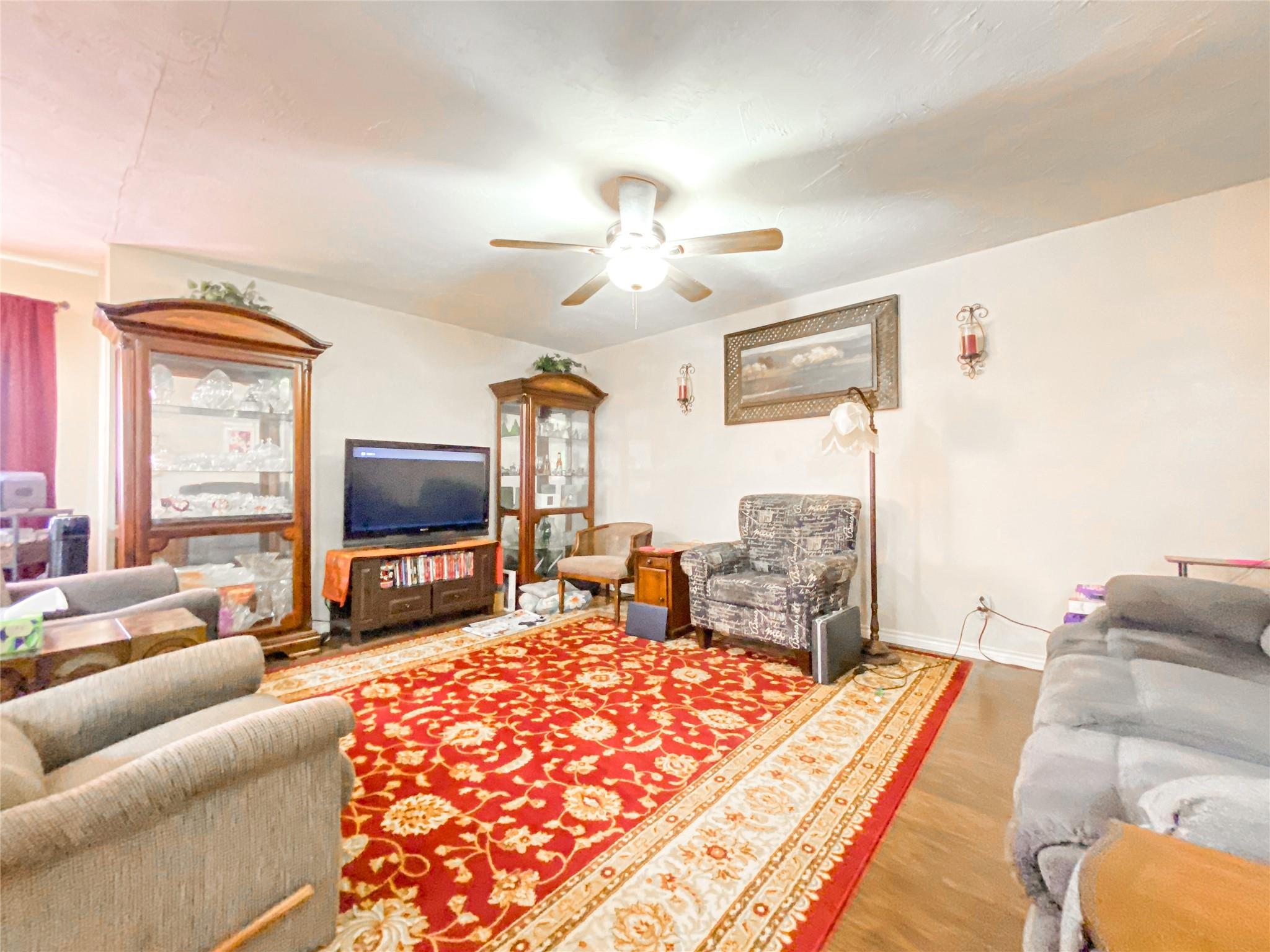 main property photo 10