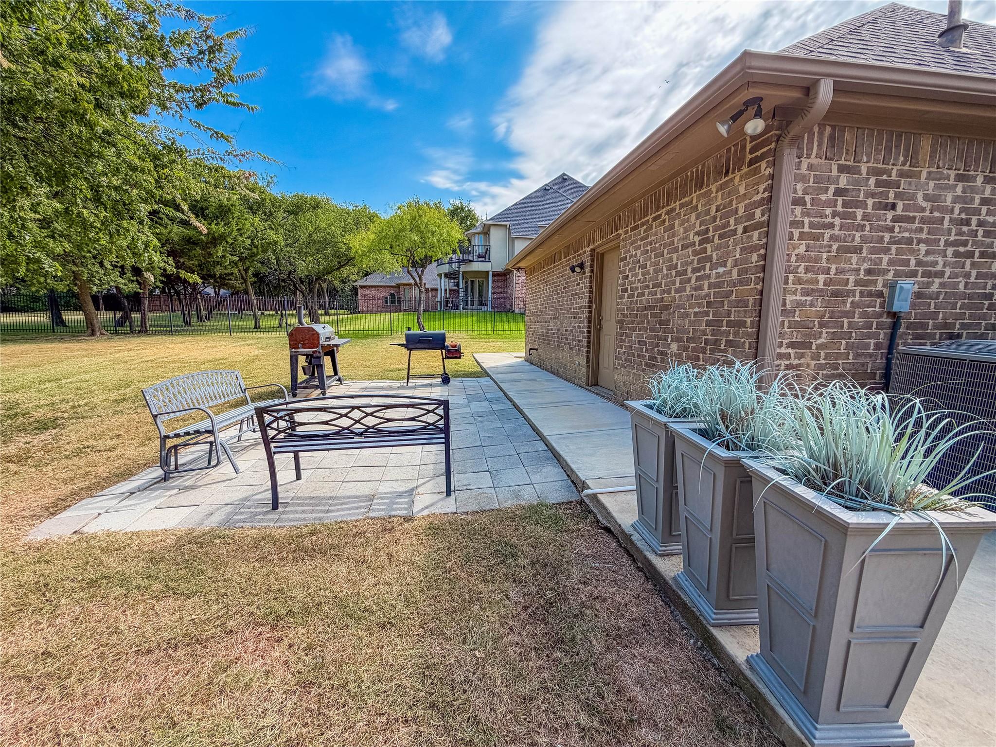 main property photo 32