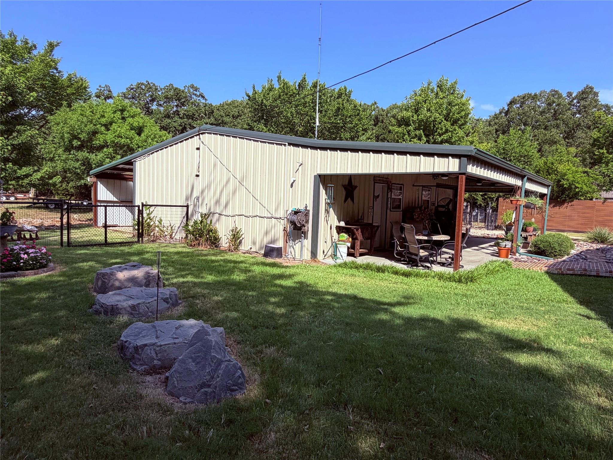 main property photo 16
