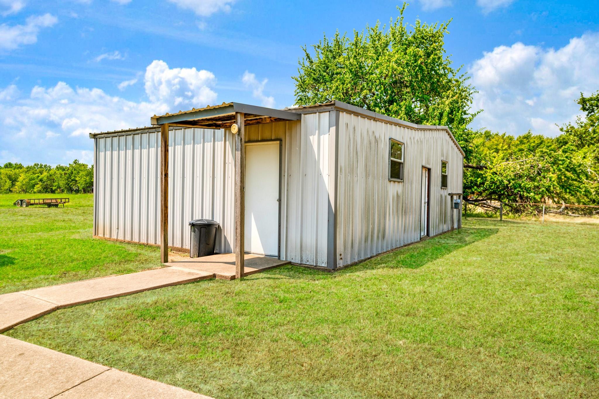 main property photo 18