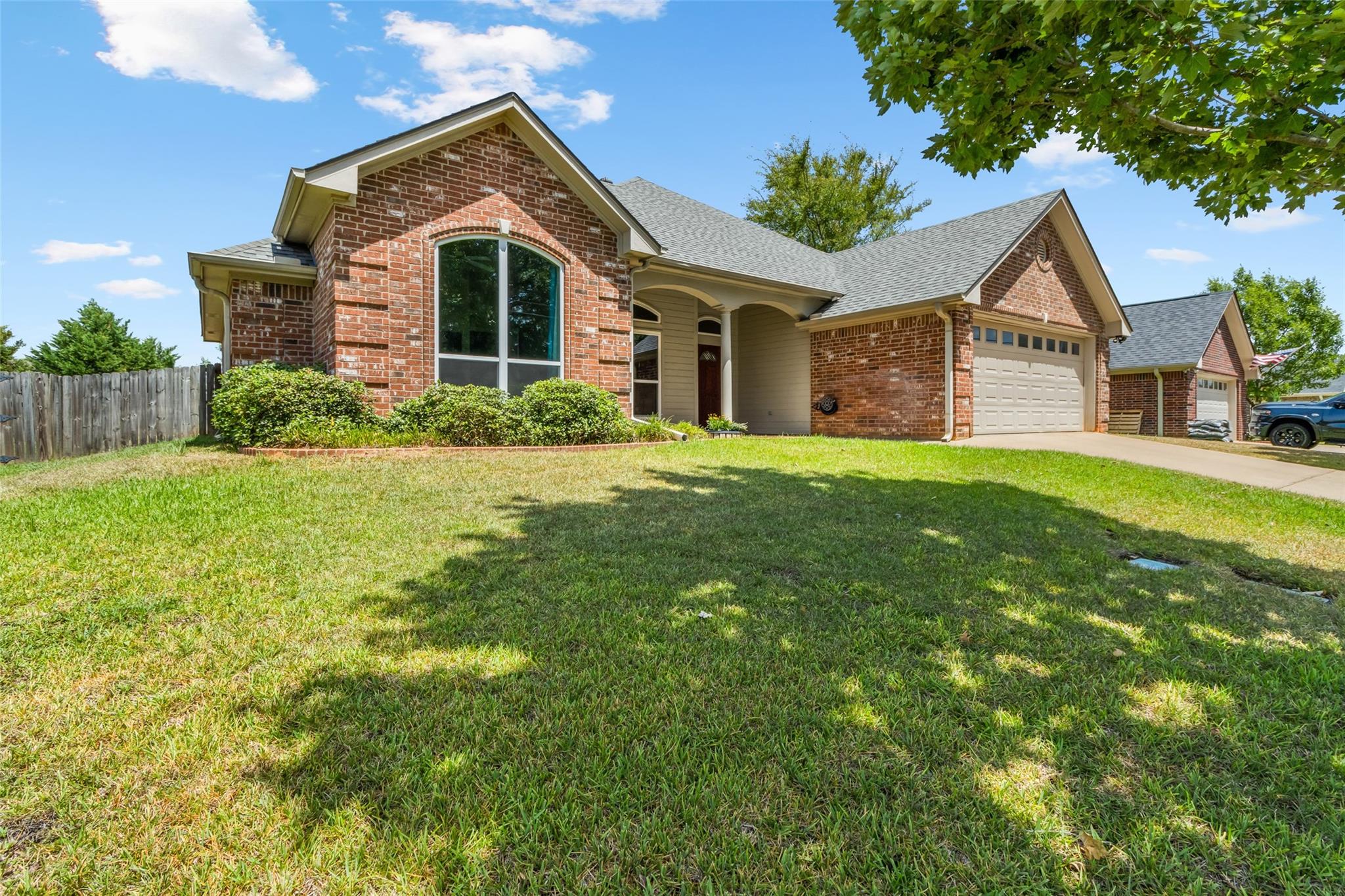main property photo 25