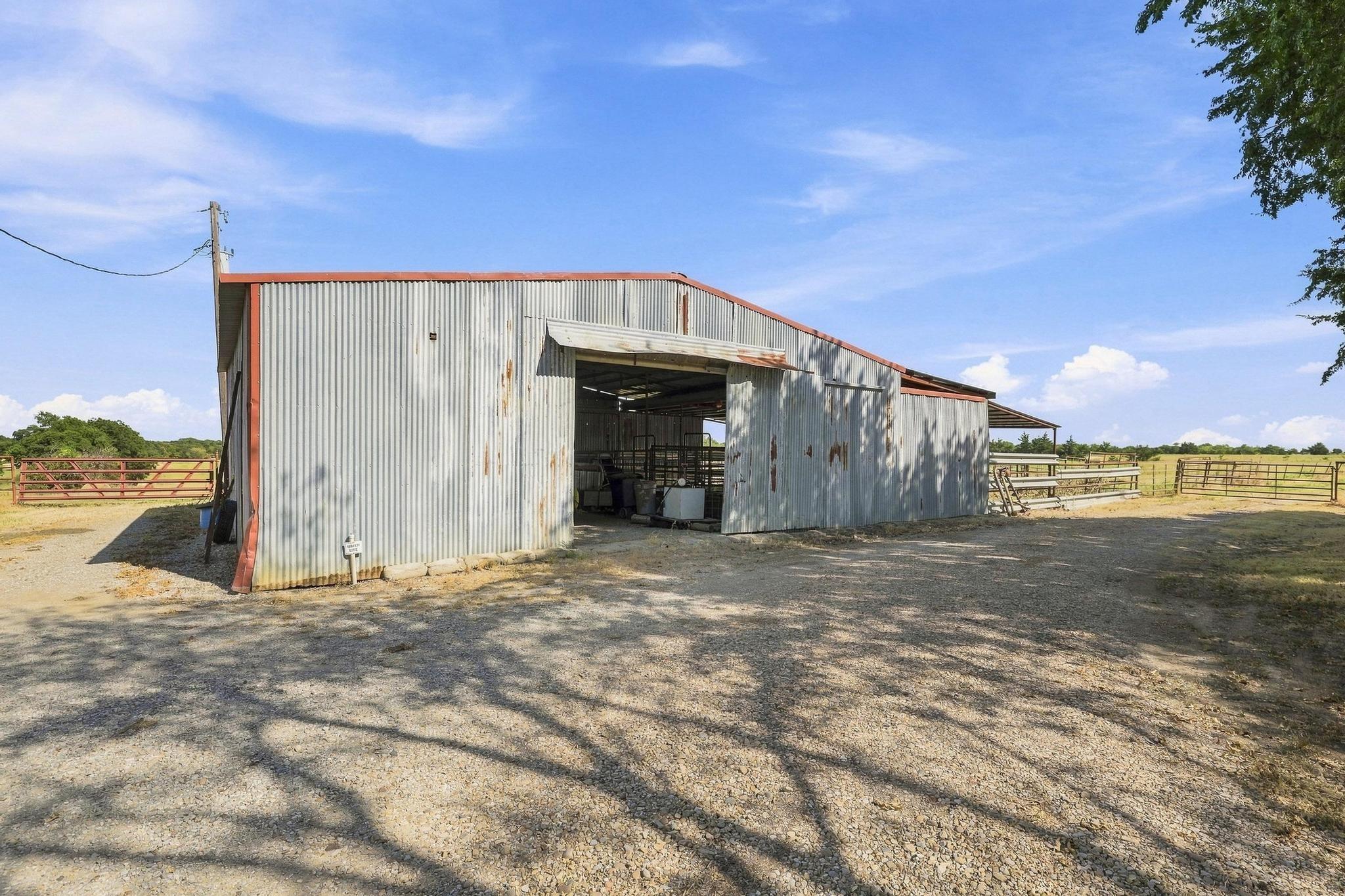 main property photo 17