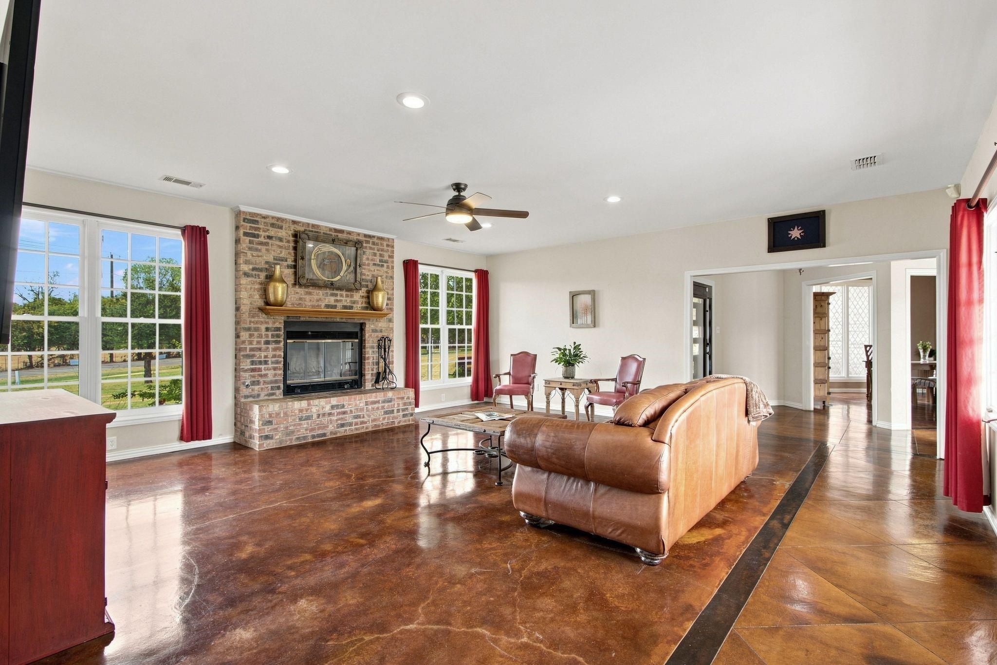 main property photo 6