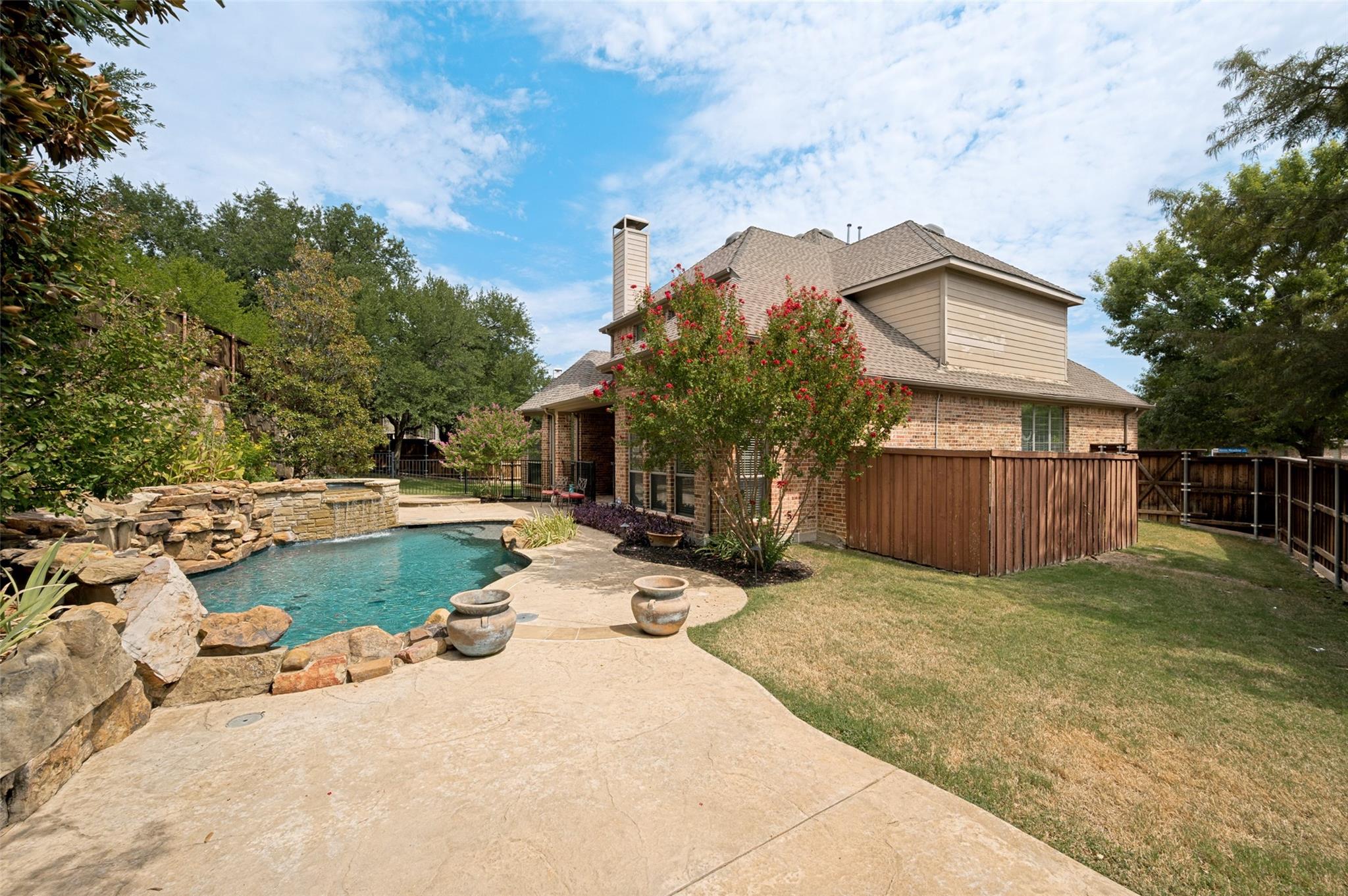main property photo 3