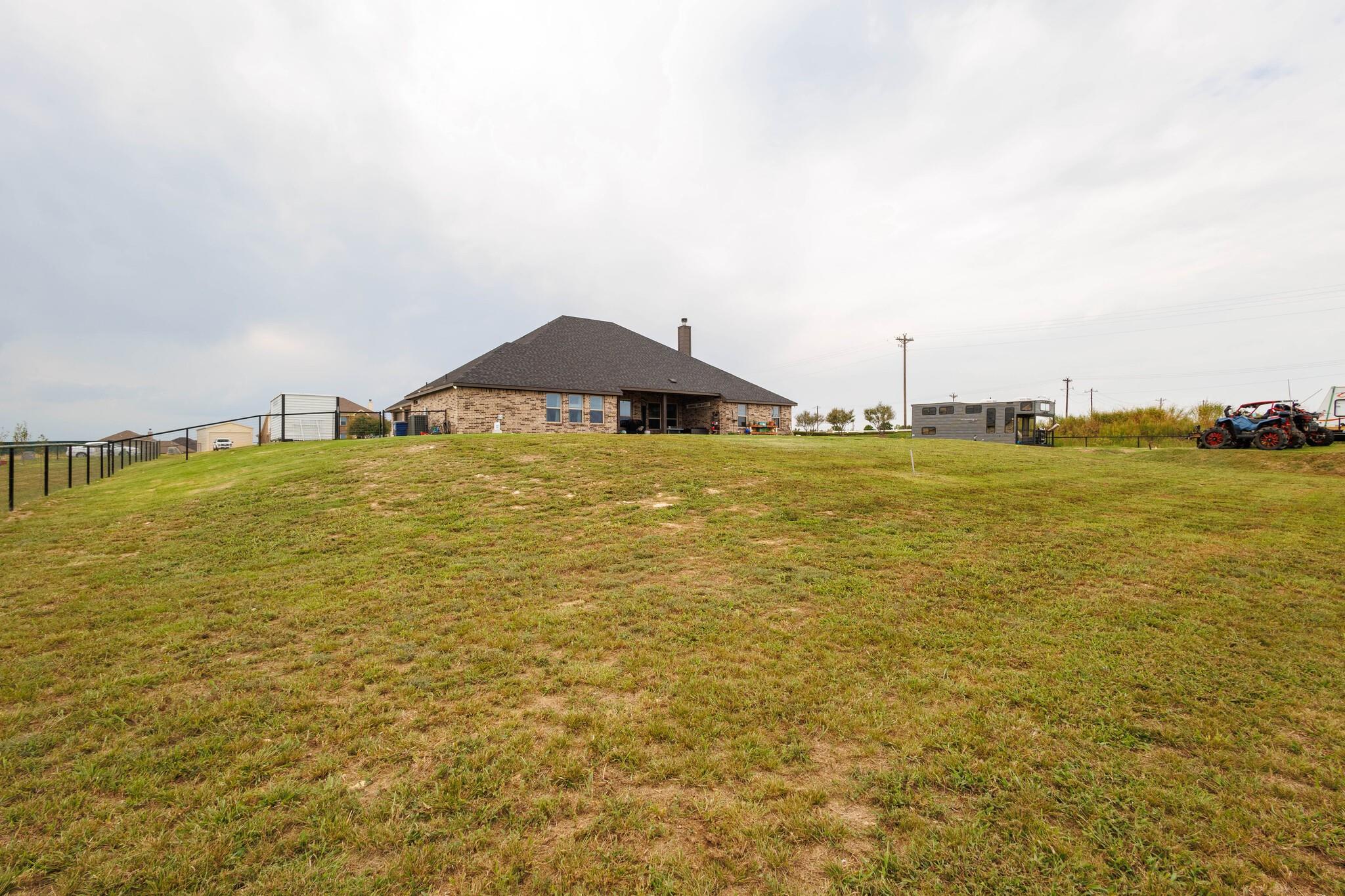 main property photo 23
